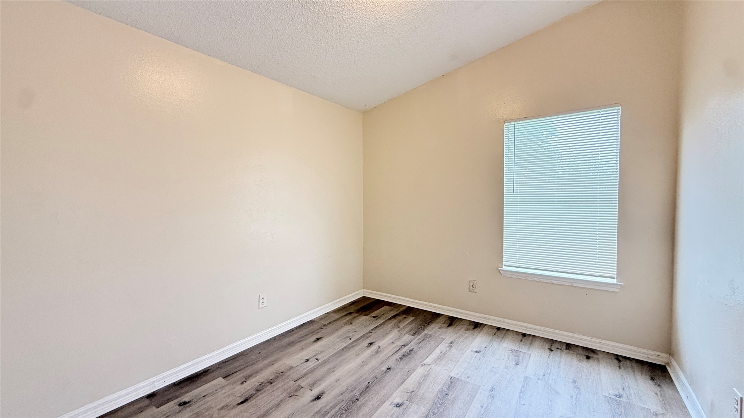 15821 Ridgecroft Road Property Photo 11