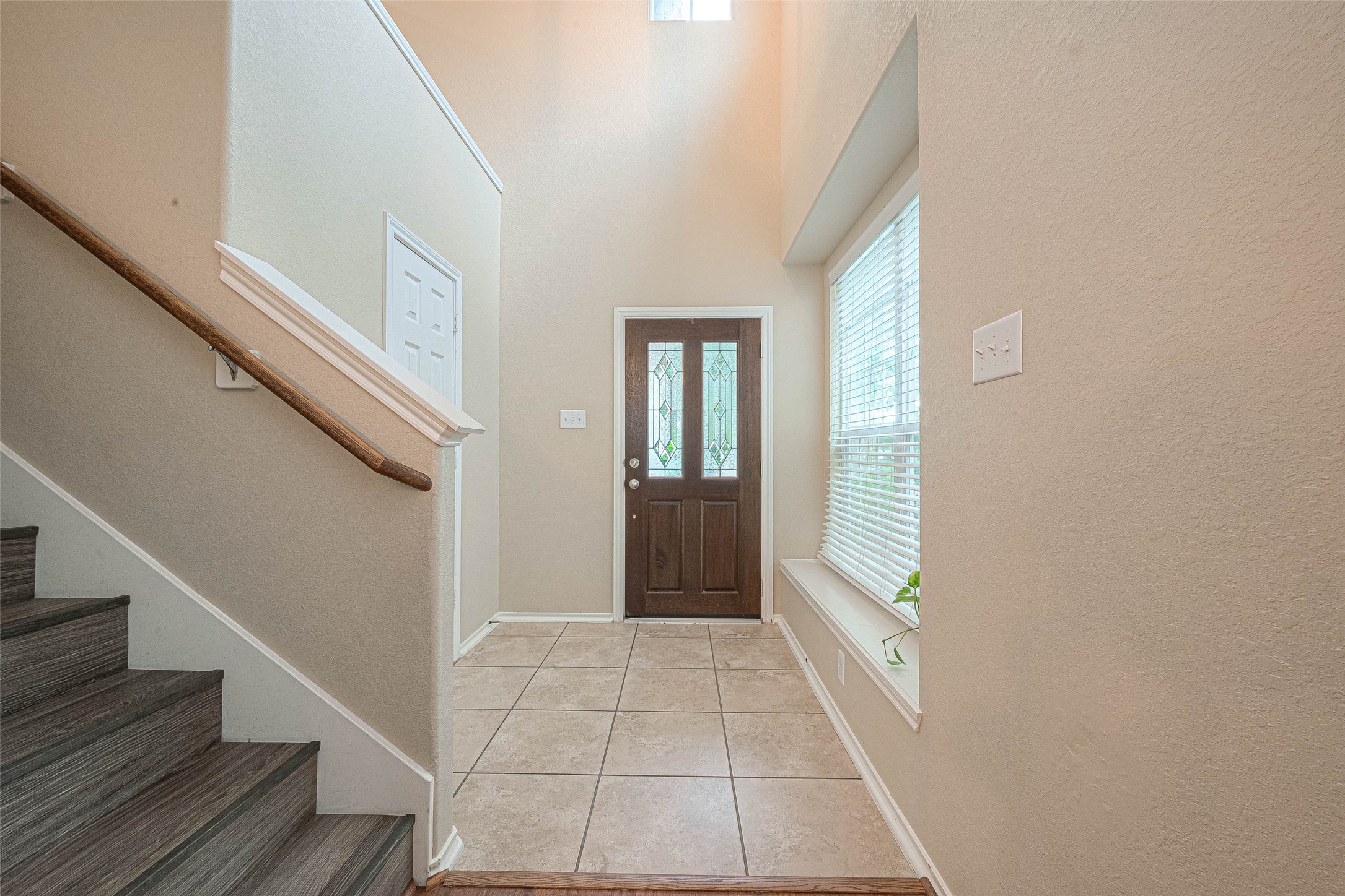 24630 Folkstone Circle Property Photo 5