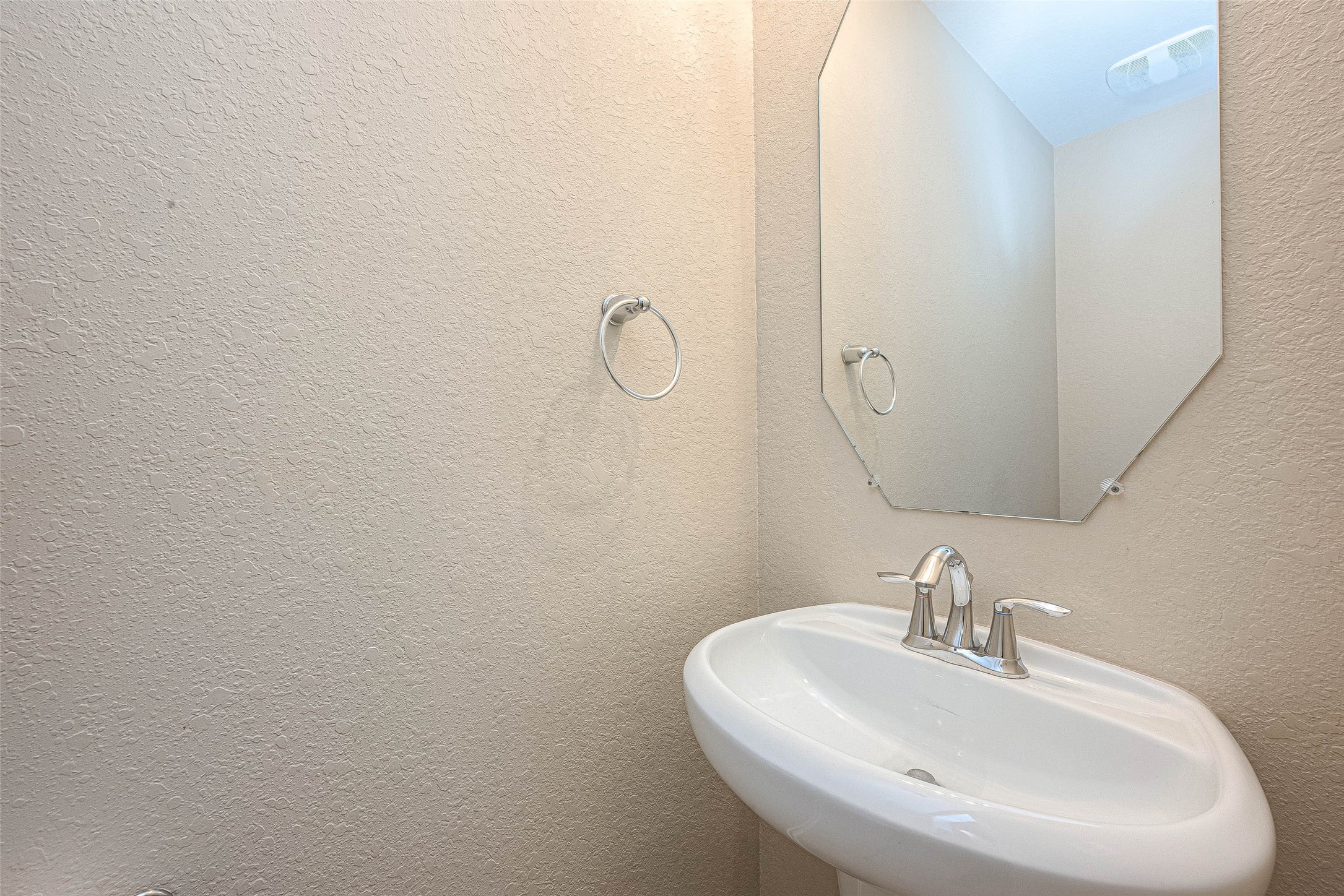 24630 Folkstone Circle Property Photo 17