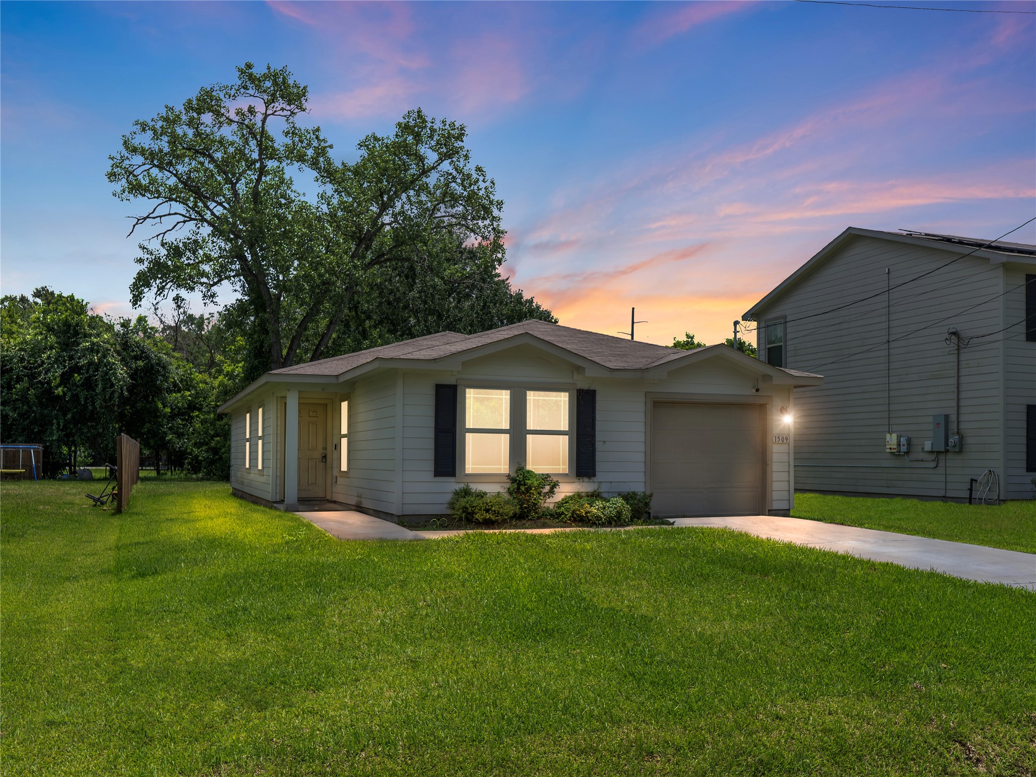 1509 Avenue A Property Photo 1