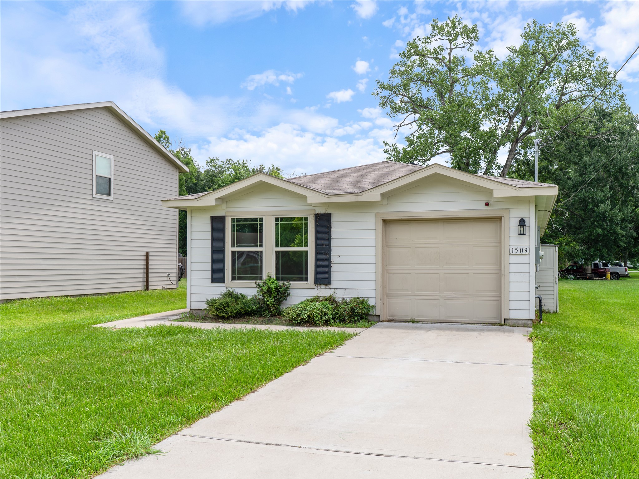 1509 Avenue A Property Photo 2