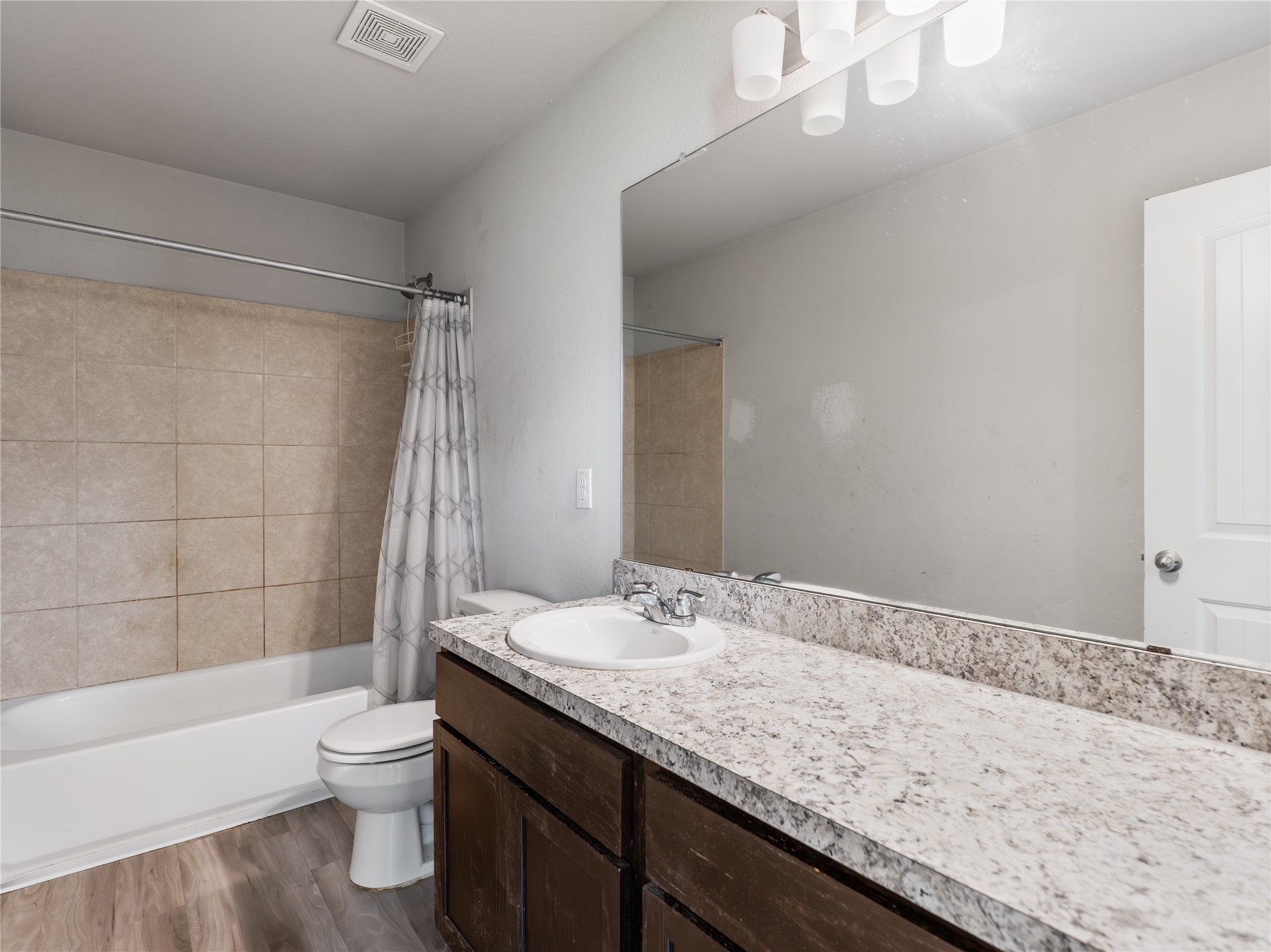 1509 Avenue A Property Photo 4