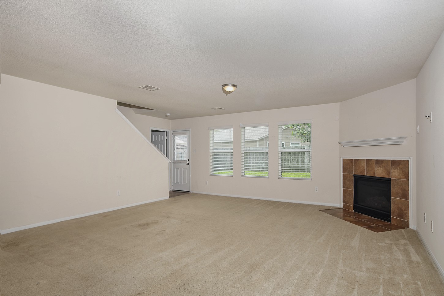 9960 Hyacinth Way Property Photo 3