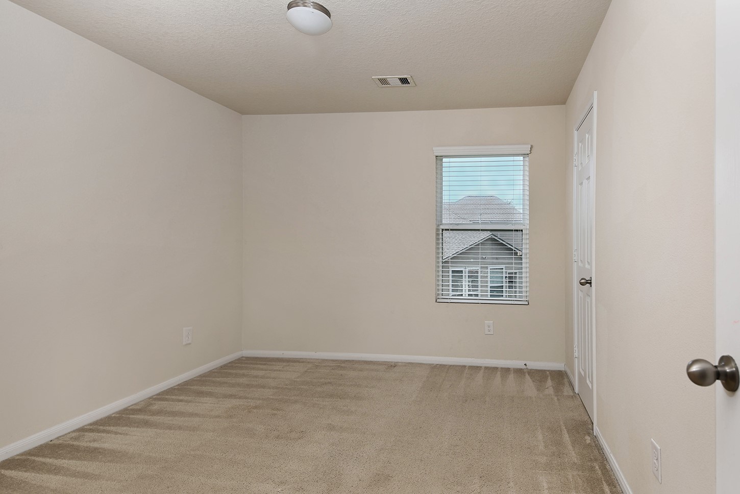 9960 Hyacinth Way Property Photo 11