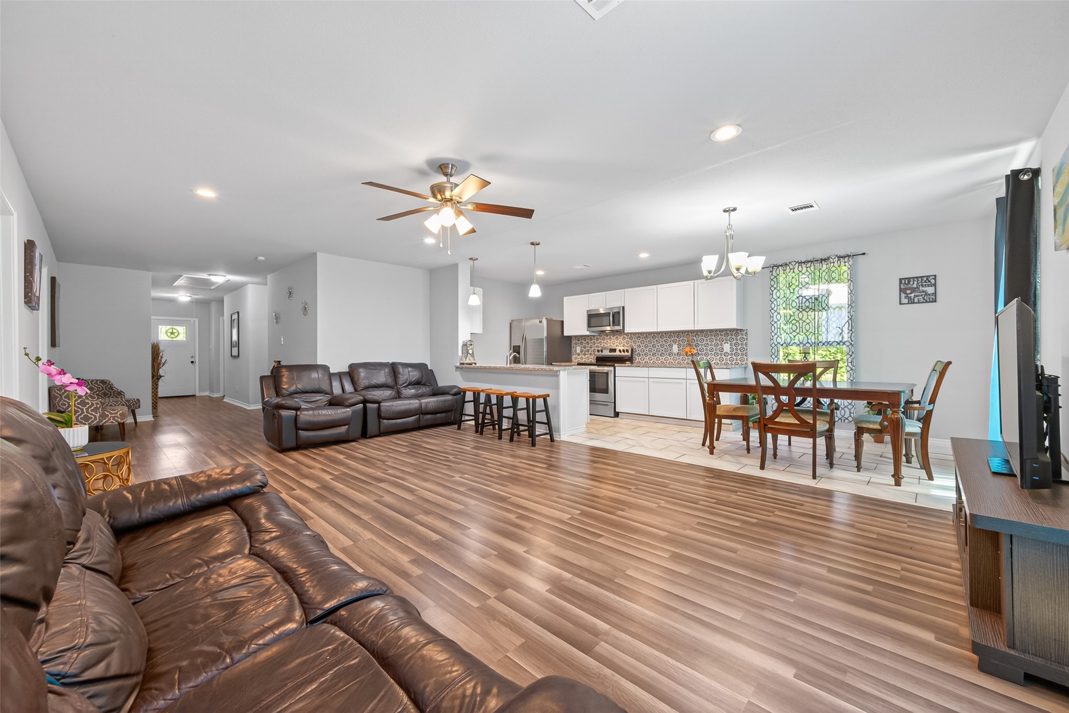 11853 Doty Drive Property Photo 8
