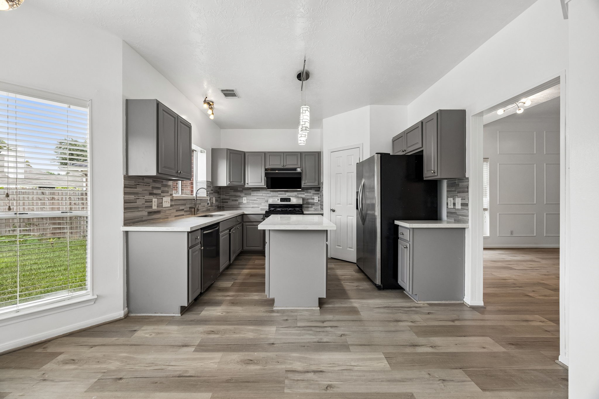 12206 Meadow Park Court Property Photo 8