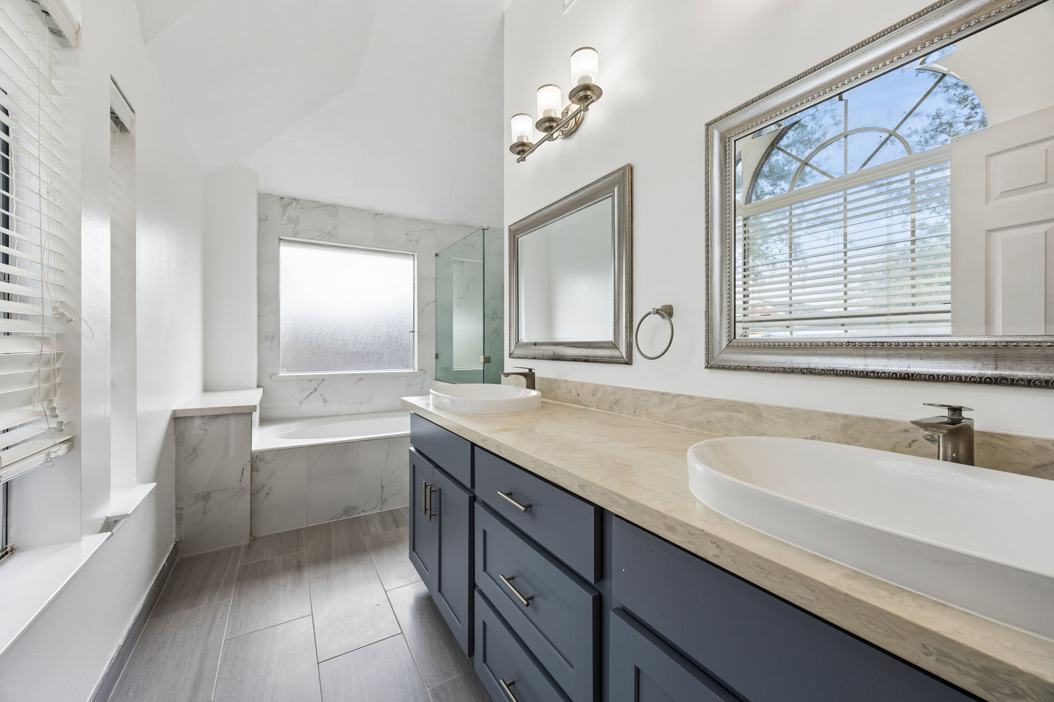 12206 Meadow Park Court Property Photo 12