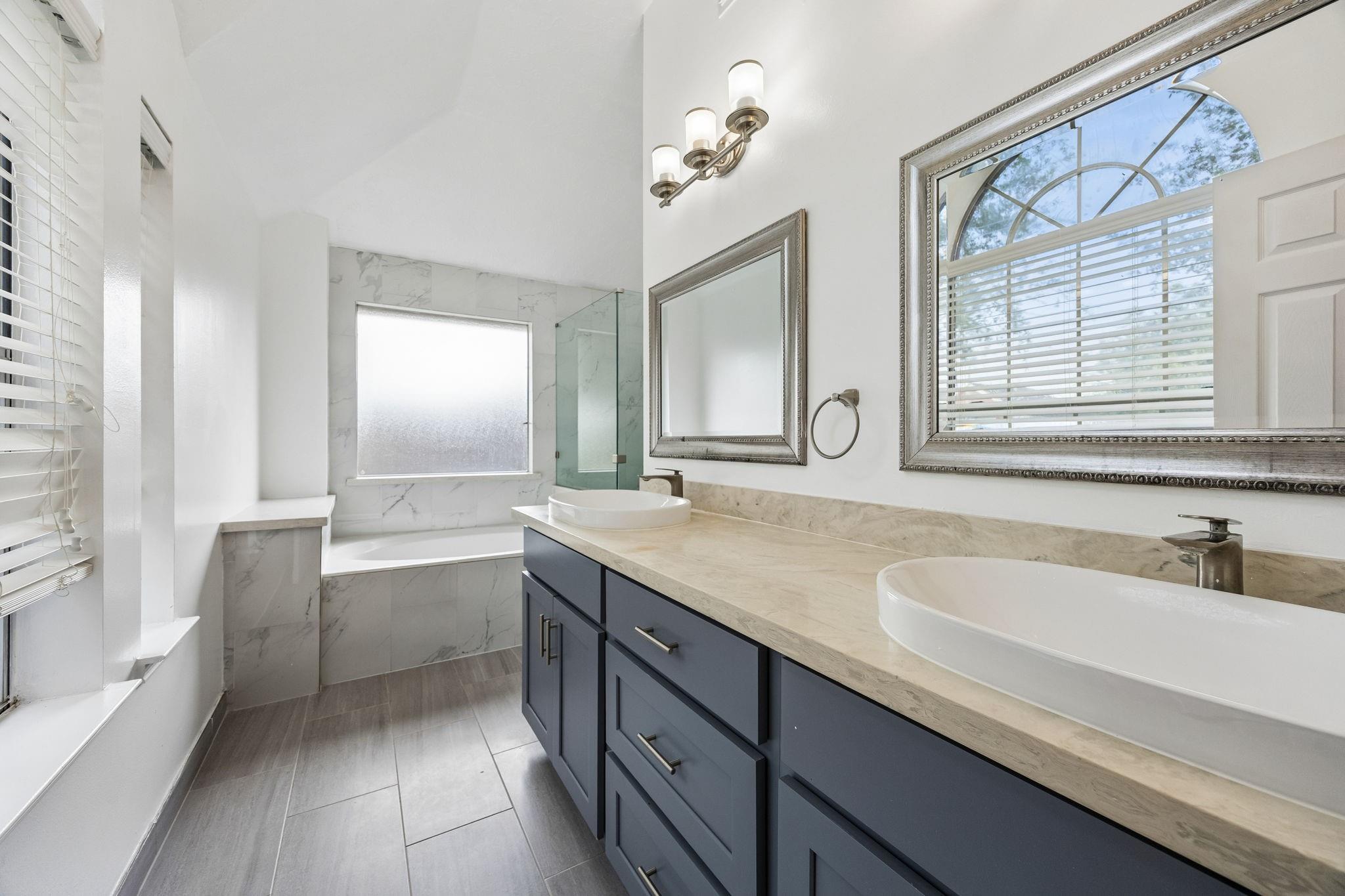 12206 Meadow Park Court Property Photo 12