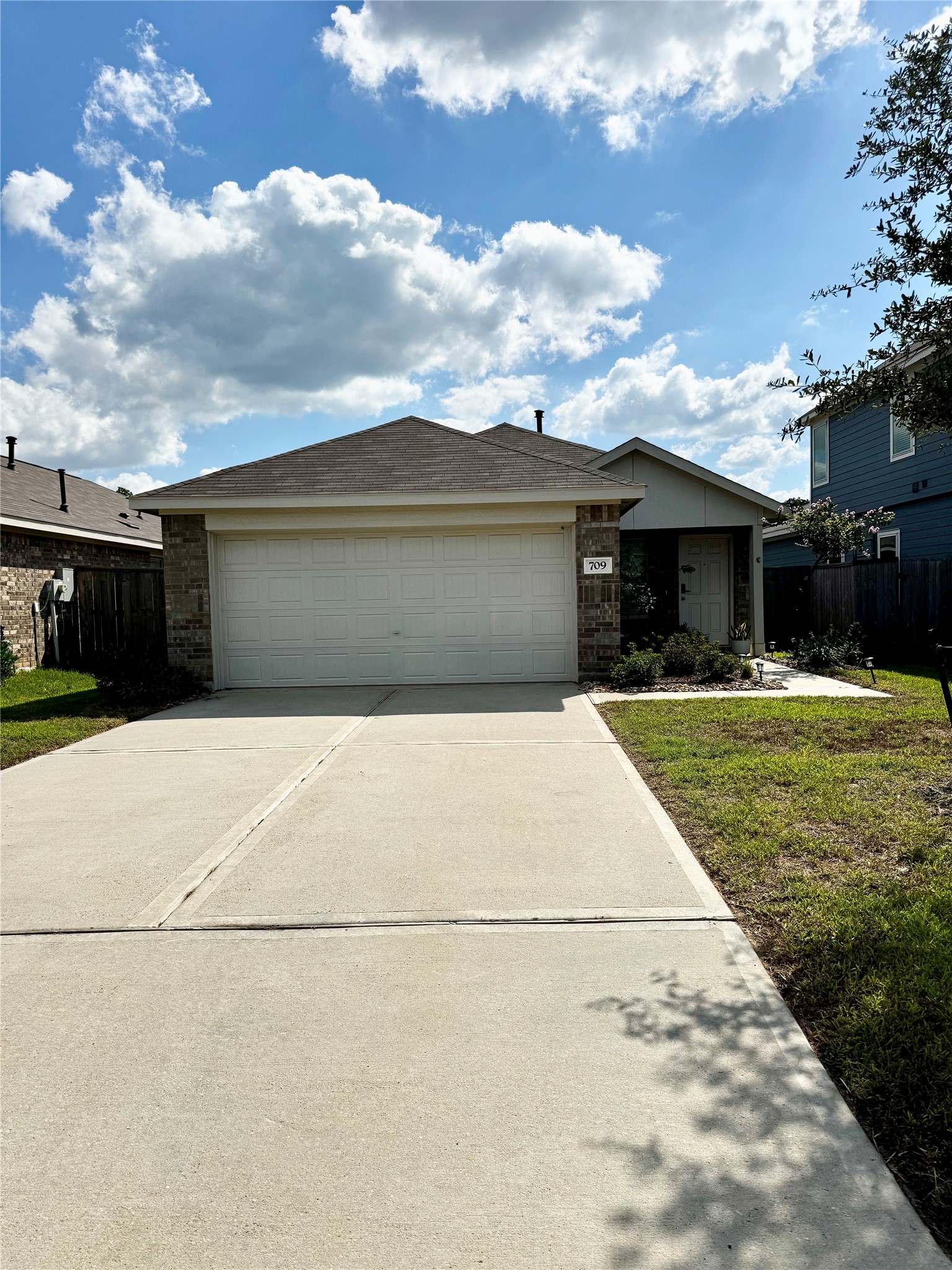 709 Roaring Falls Drive Property Photo 1