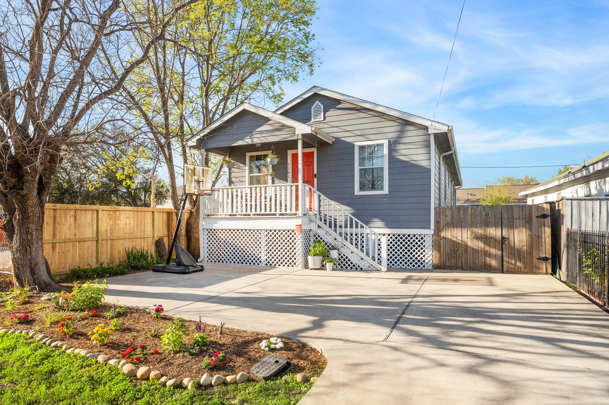1101 E 38th Street Property Photo