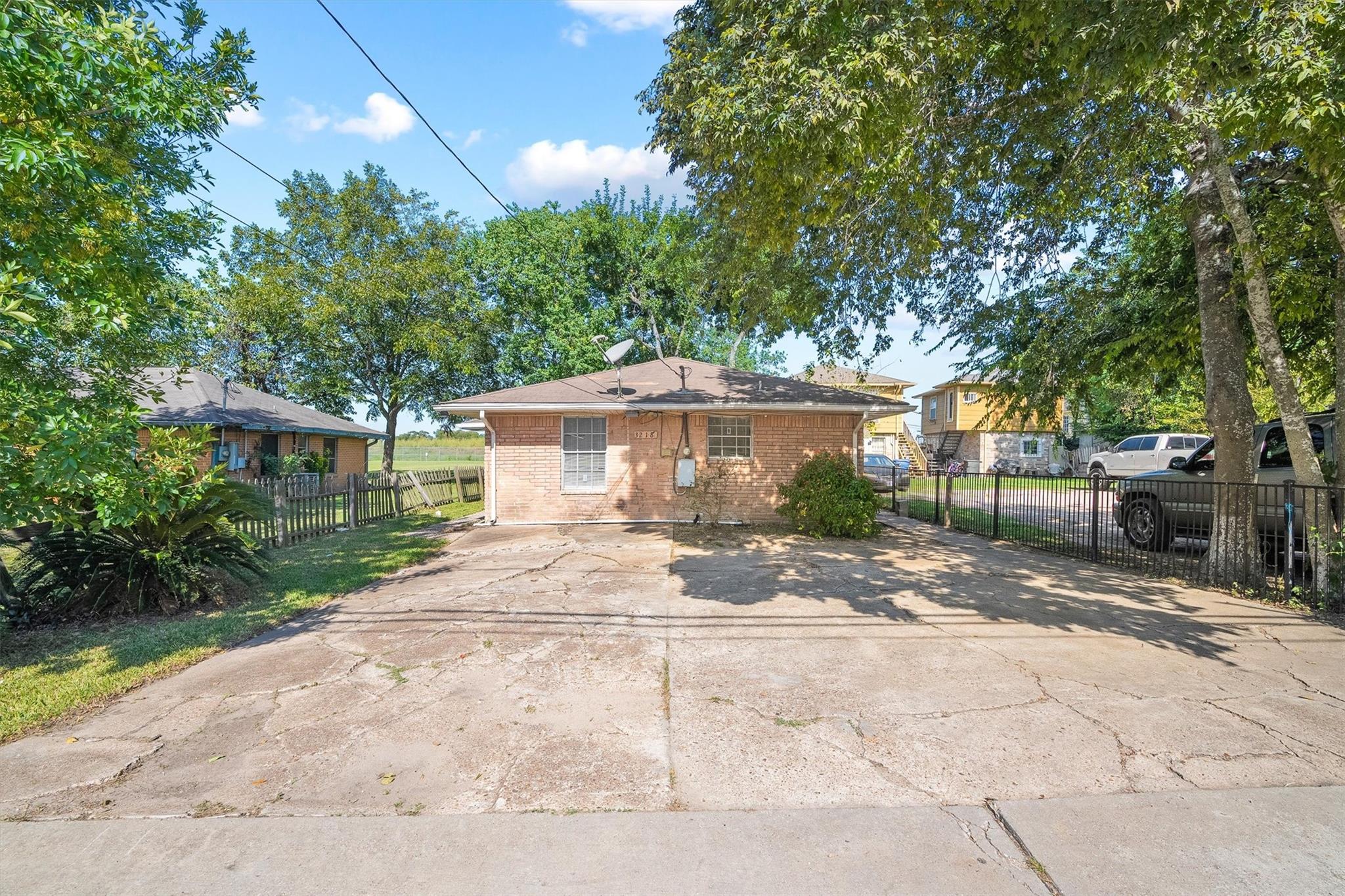 3218 5th Street Property Photo 2
