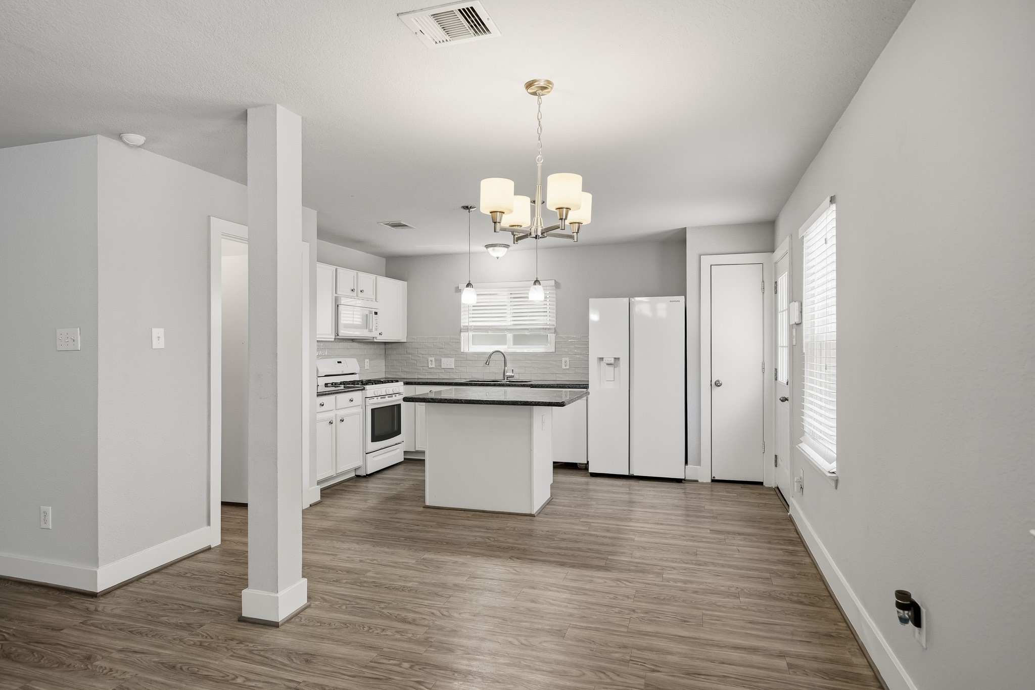3918 Federal Lane Property Photo 10