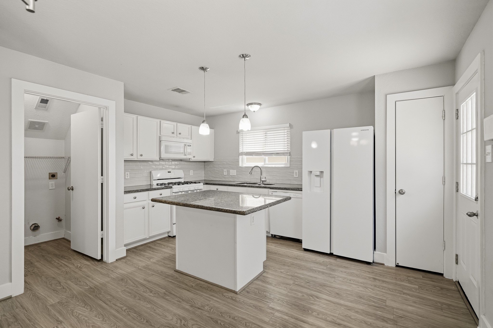 3918 Federal Lane Property Photo 11
