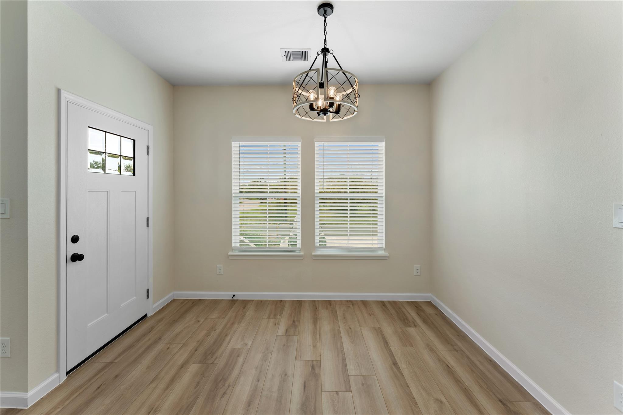 5323 Groveton Street Property Photo 6