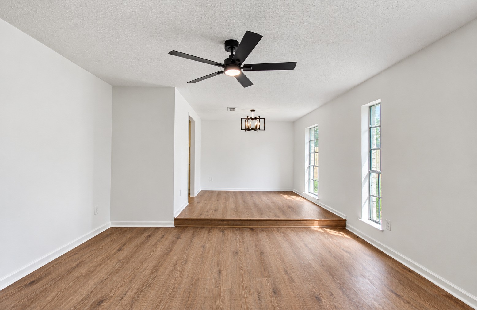 322 S Persimmon Street Property Photo 4