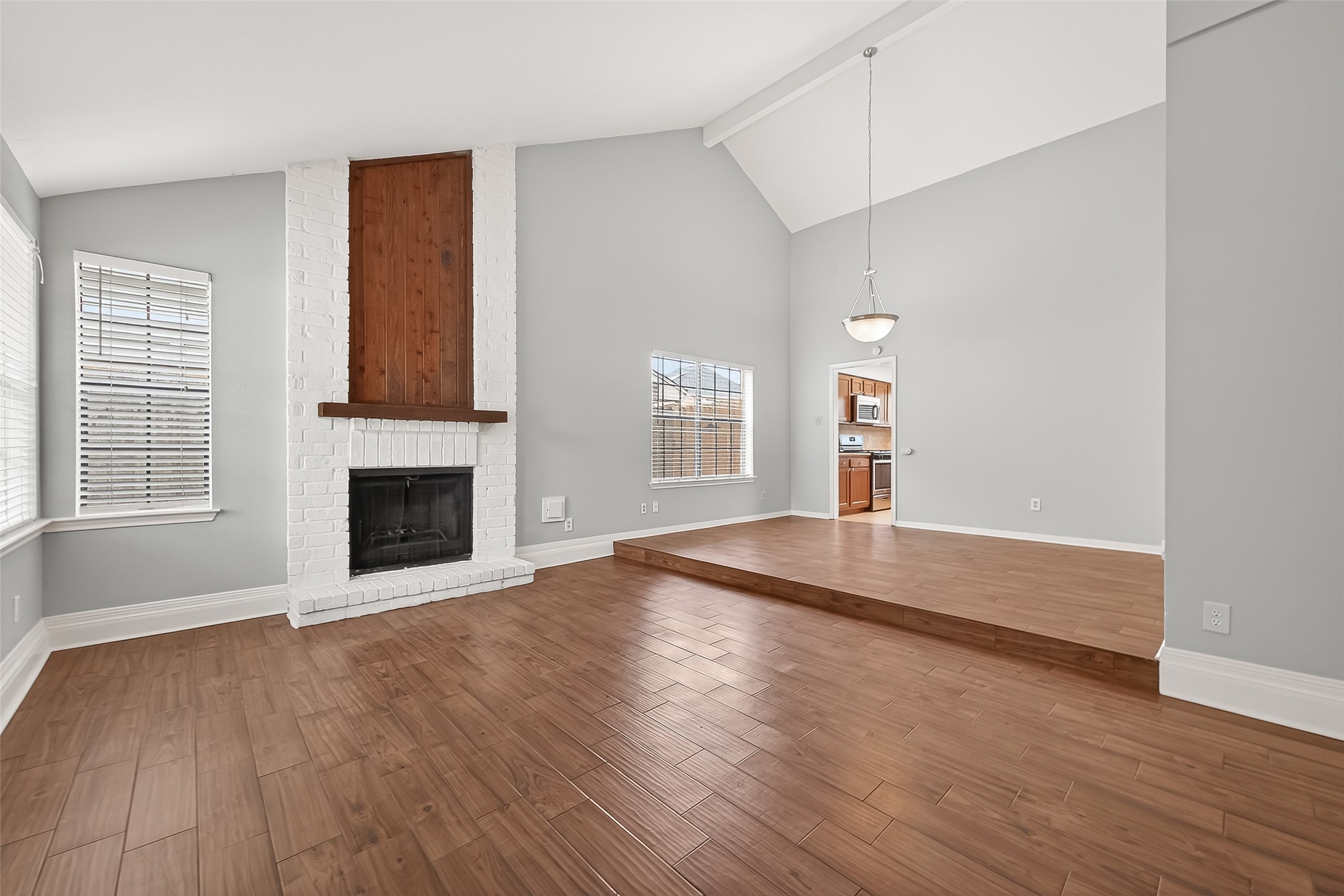 22946 Provincial Boulevard Property Photo 5
