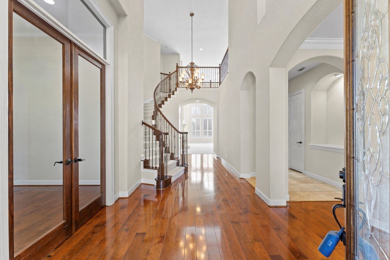 8406 Buffalo Creek Drive Property Photo 3
