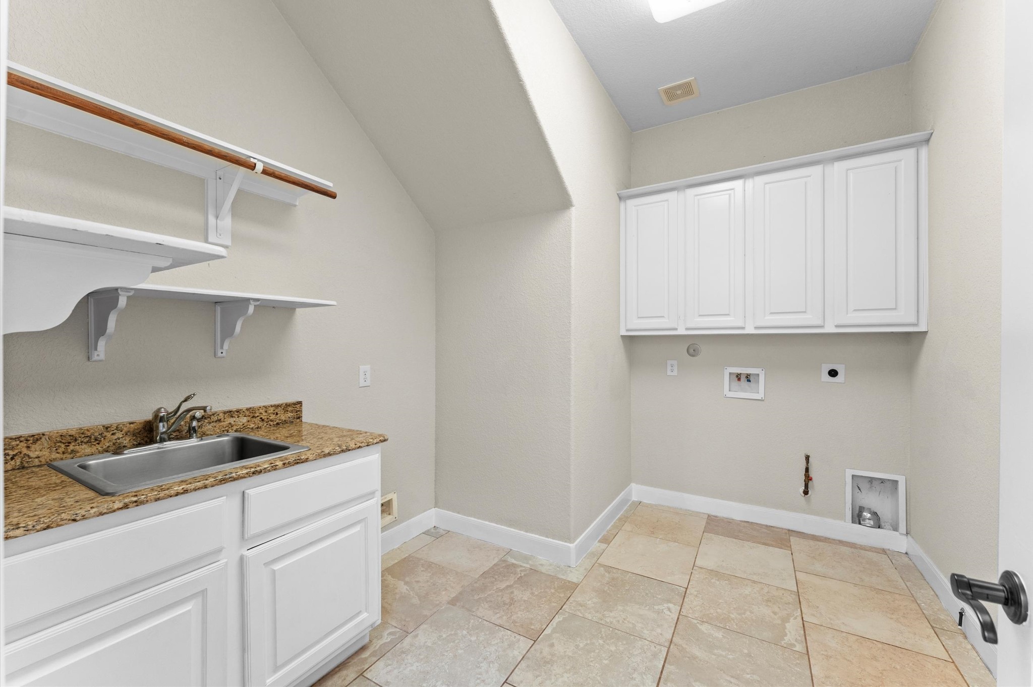 8406 Buffalo Creek Drive Property Photo 22