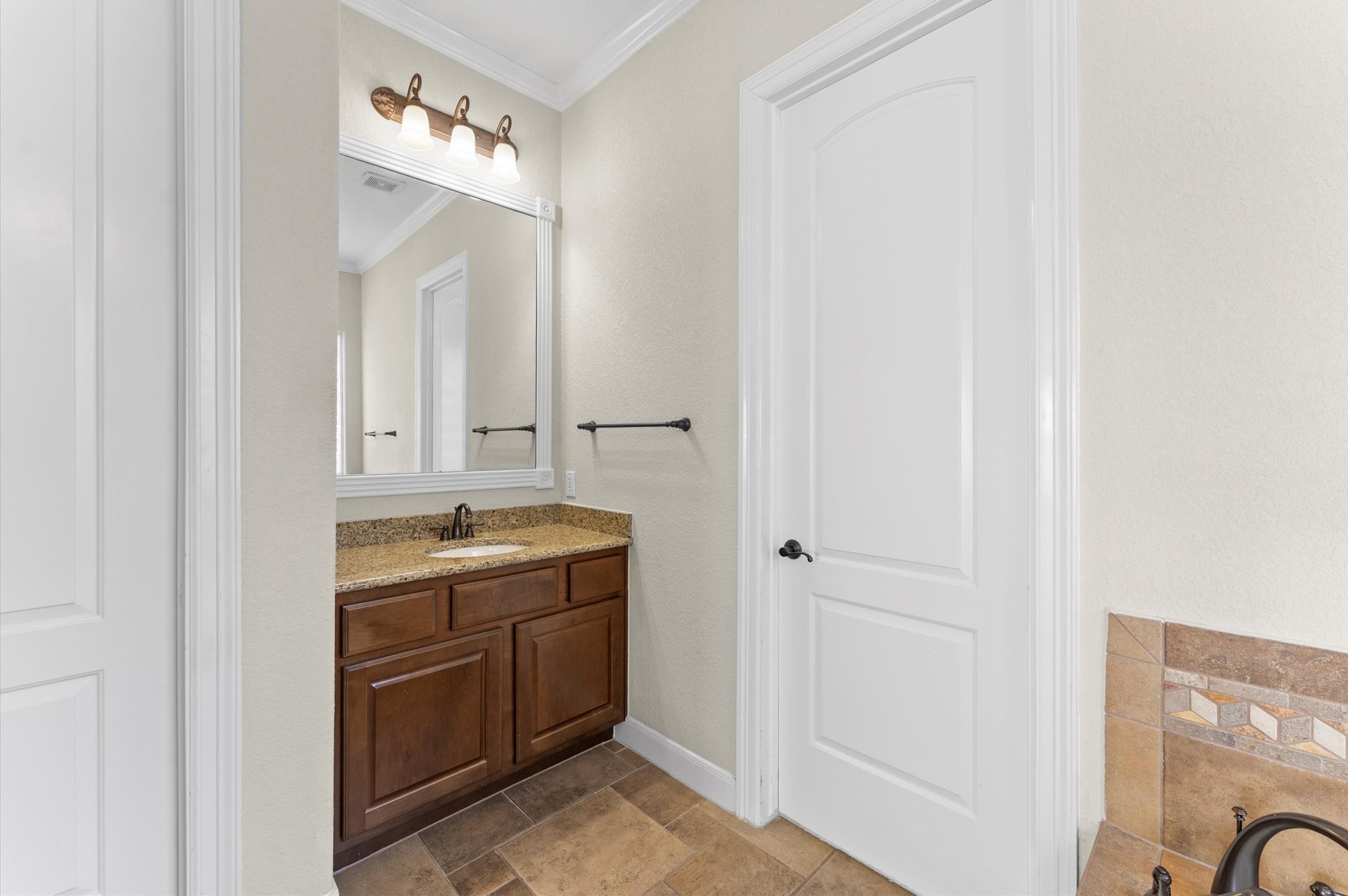 8406 Buffalo Creek Drive Property Photo 28