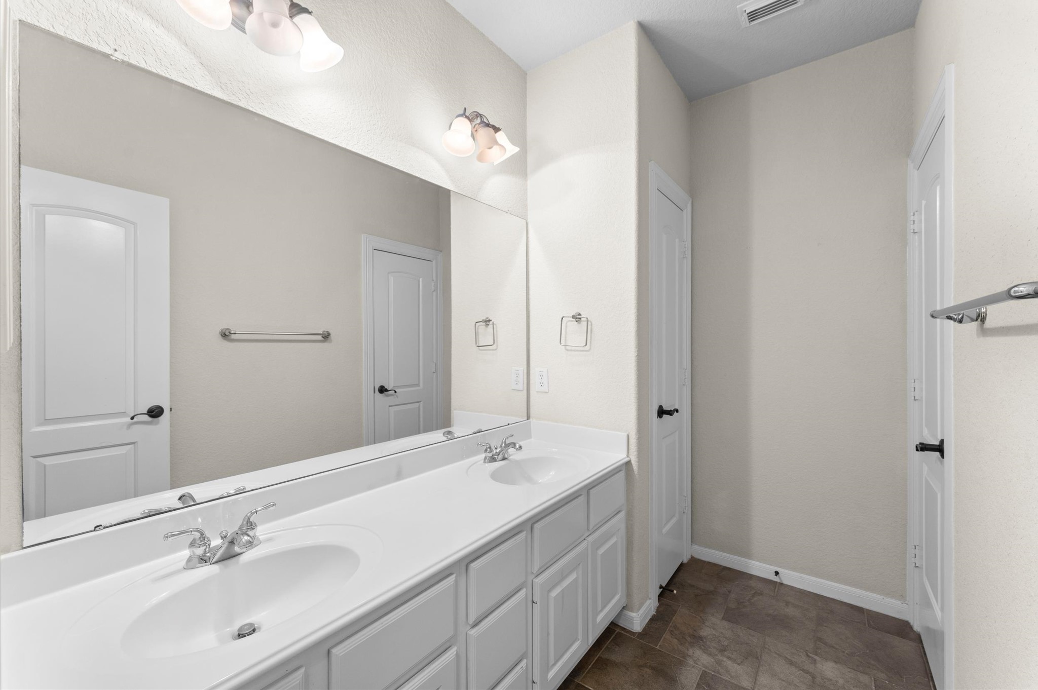 8406 Buffalo Creek Drive Property Photo 38