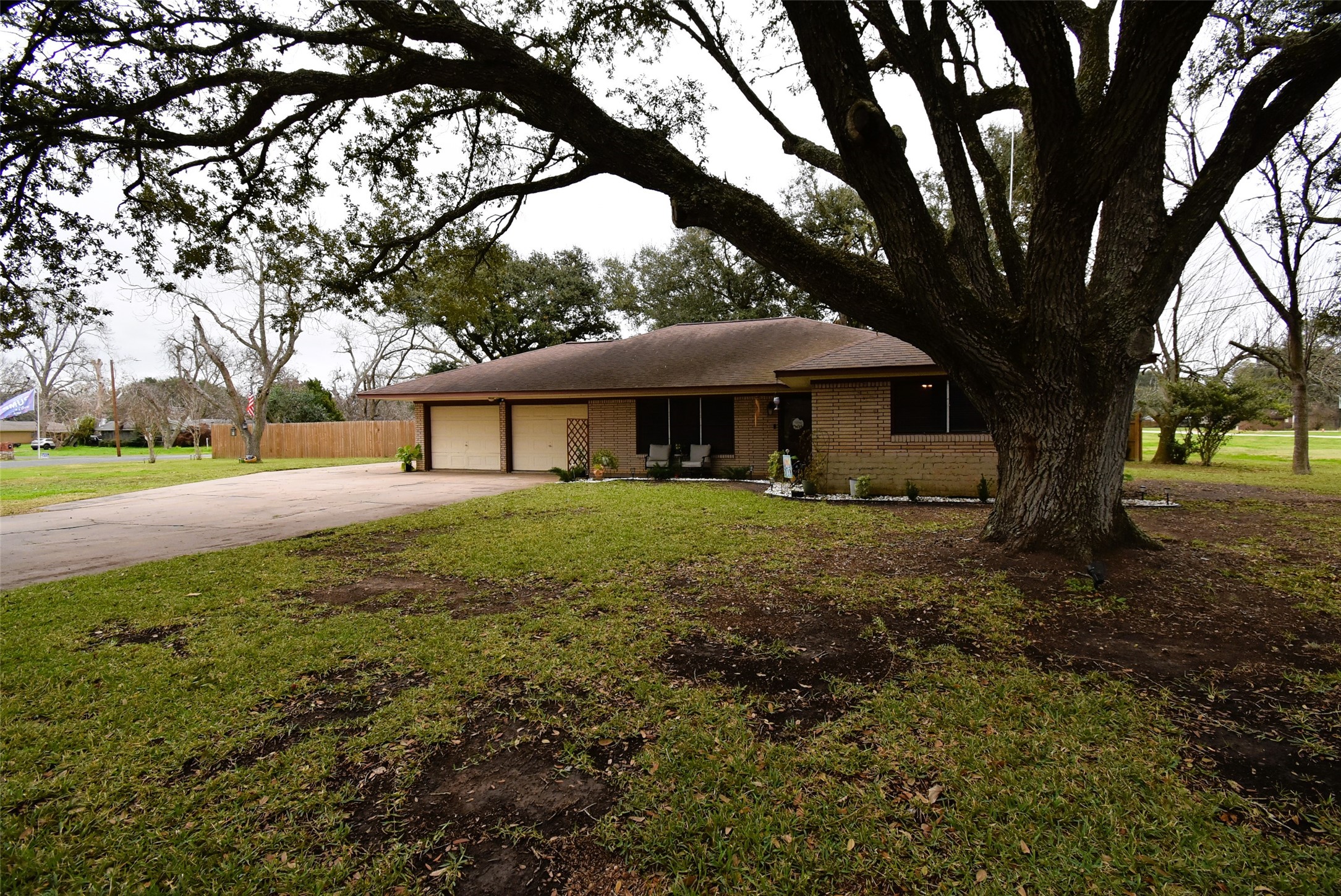 304 Lily Lane Property Photo 3