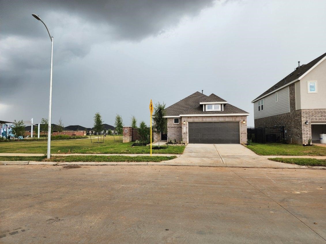 27407 Sunterra Village Drive Property Photo 2
