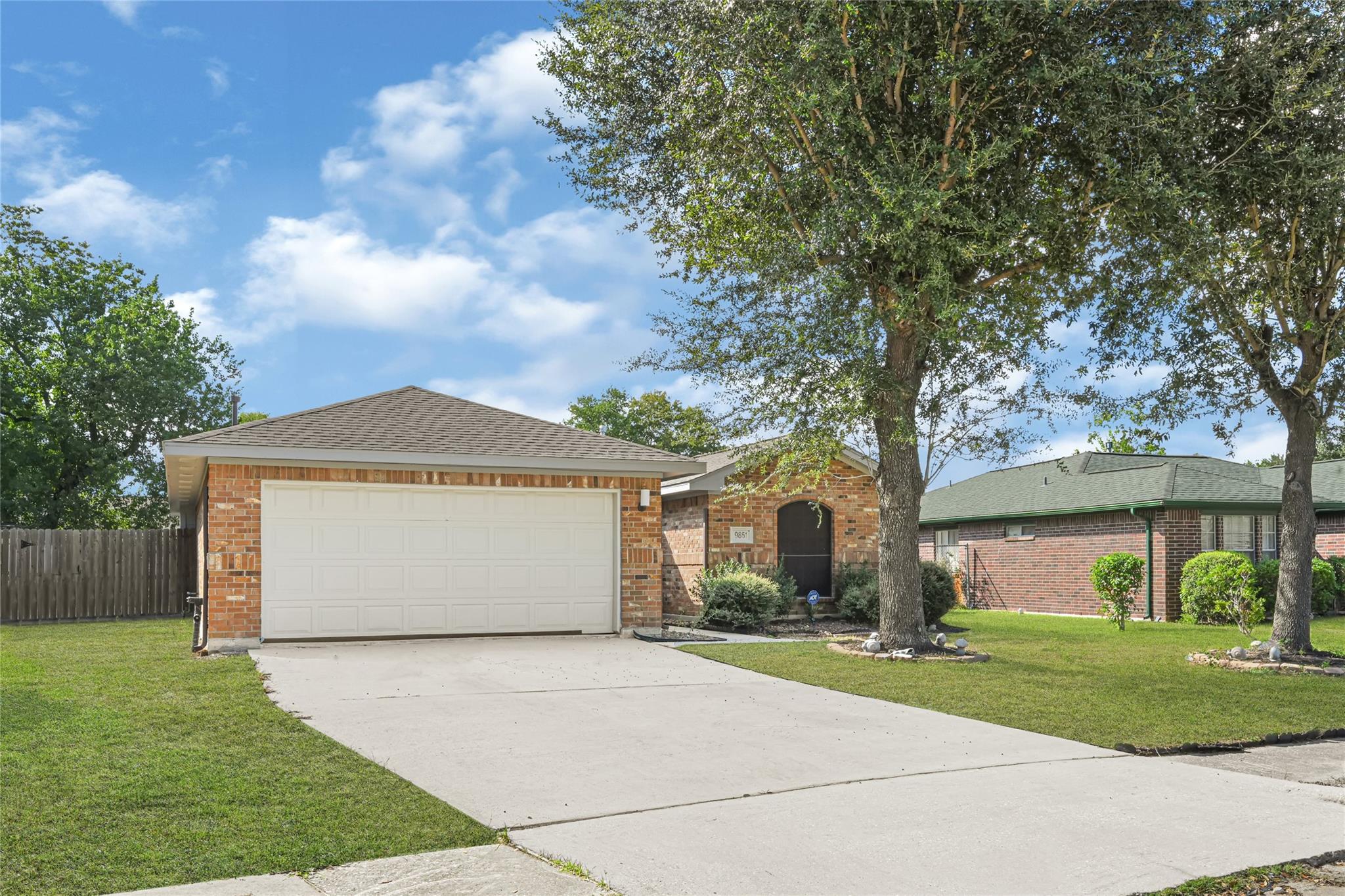 9851 Guest Street Property Photo 2