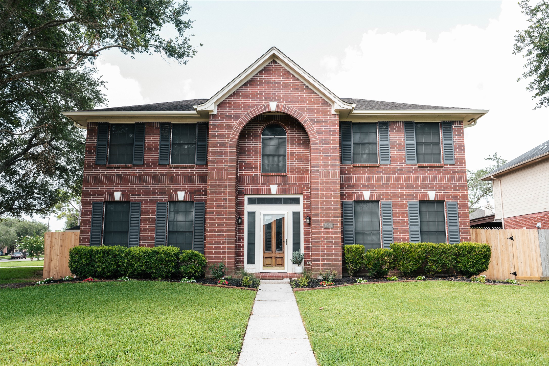 1910 N Mission Circle Property Photo 1