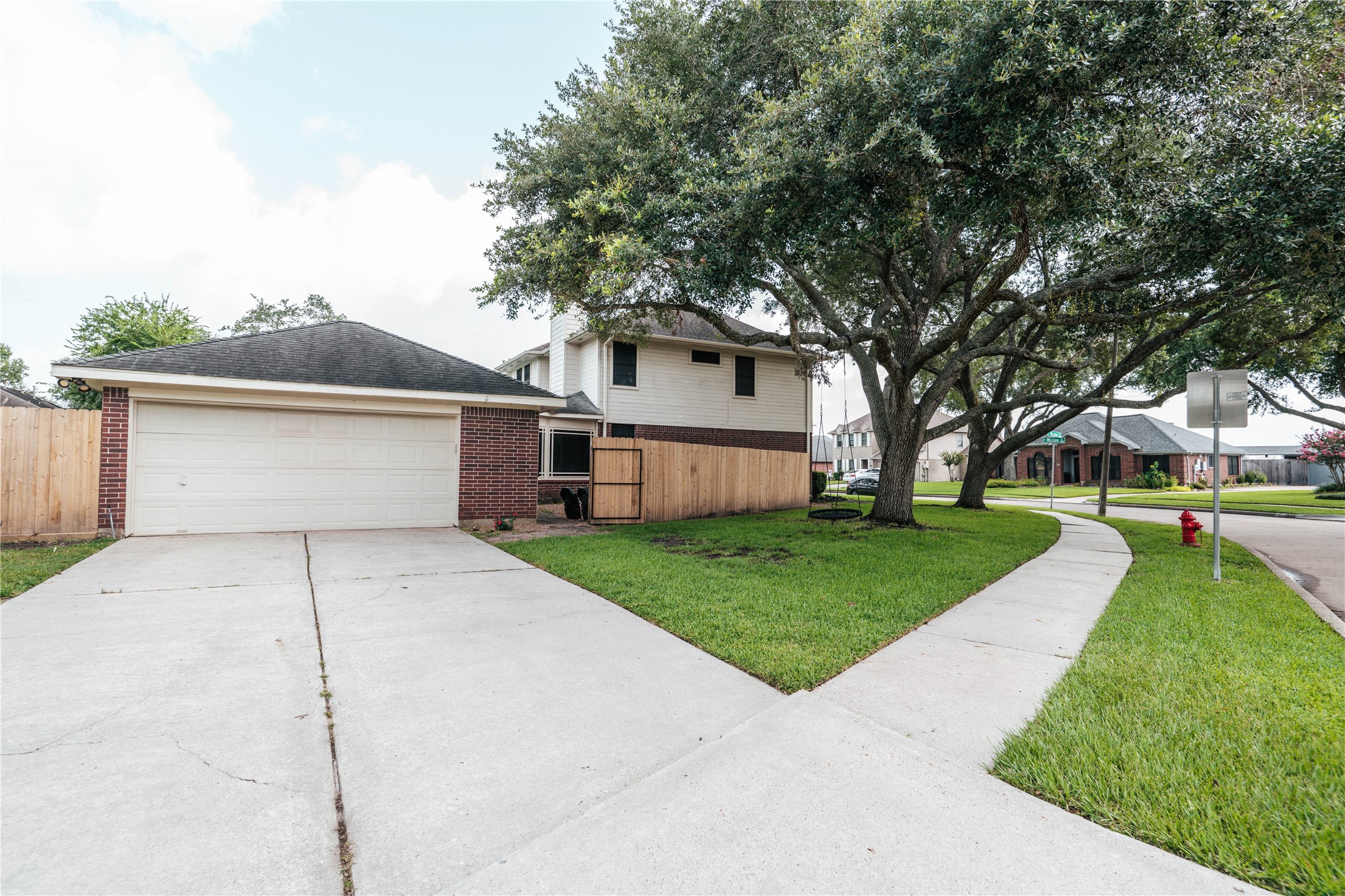 1910 N Mission Circle Property Photo 2