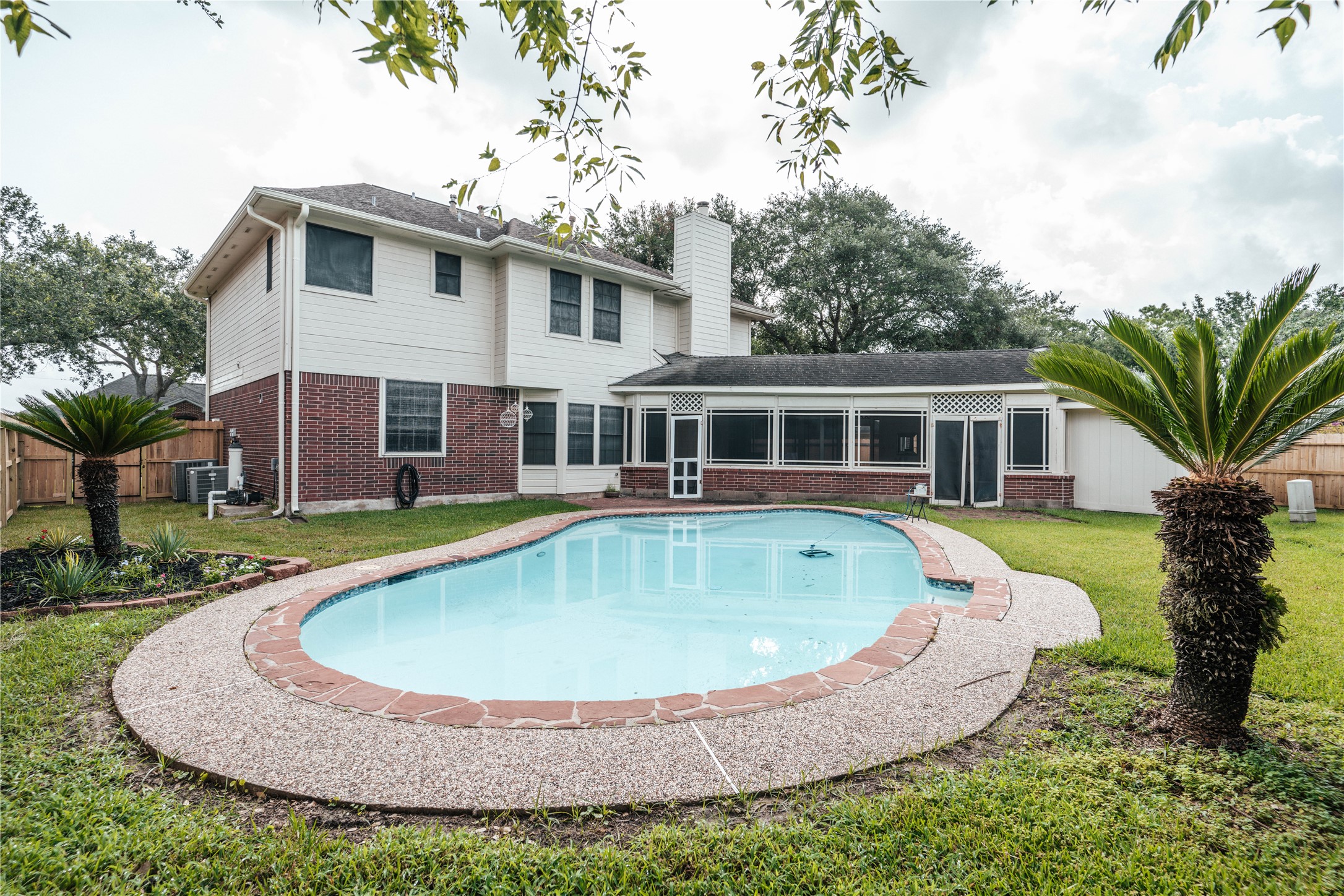 1910 N Mission Circle Property Photo 3