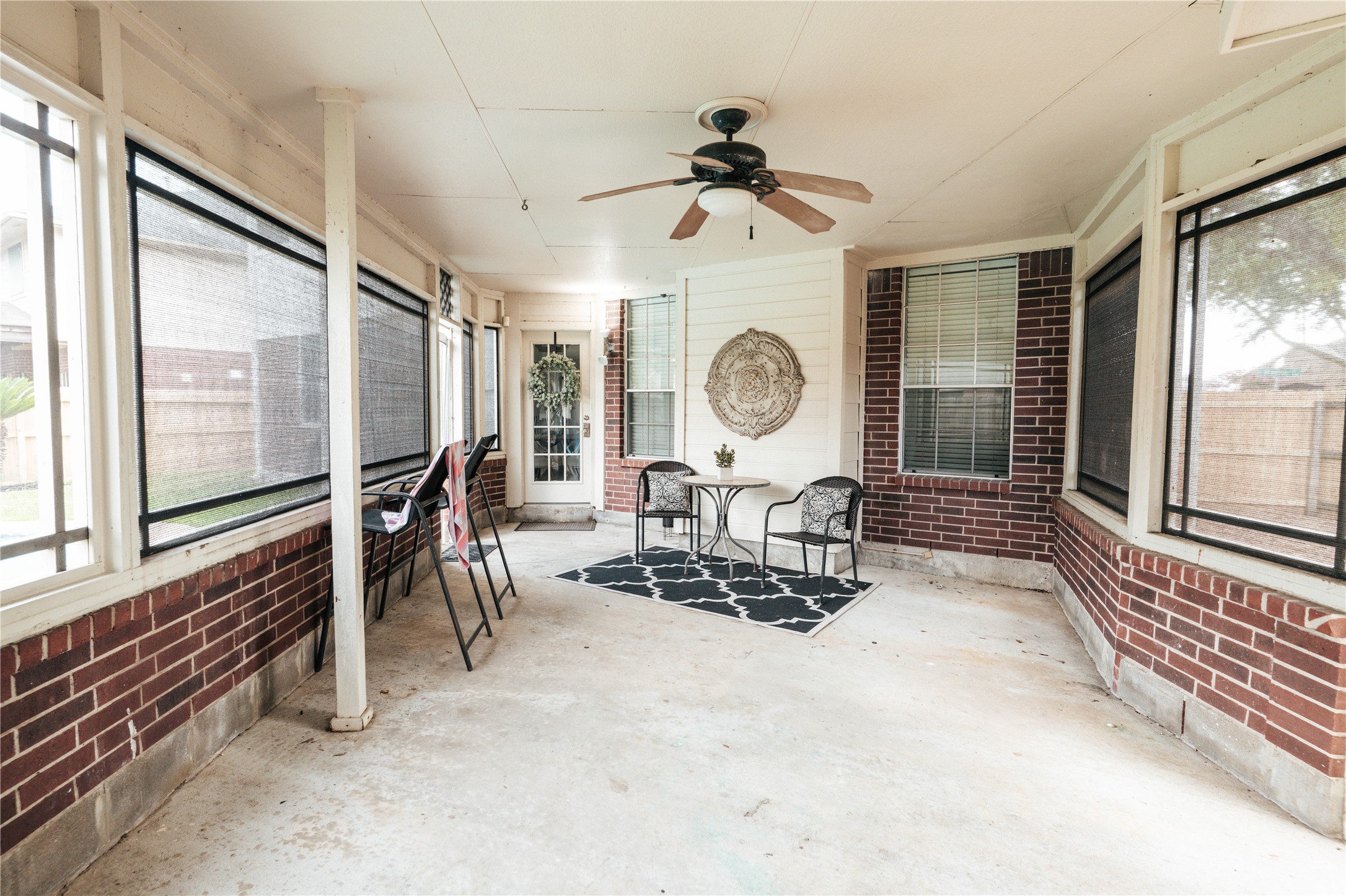 1910 N Mission Circle Property Photo 4