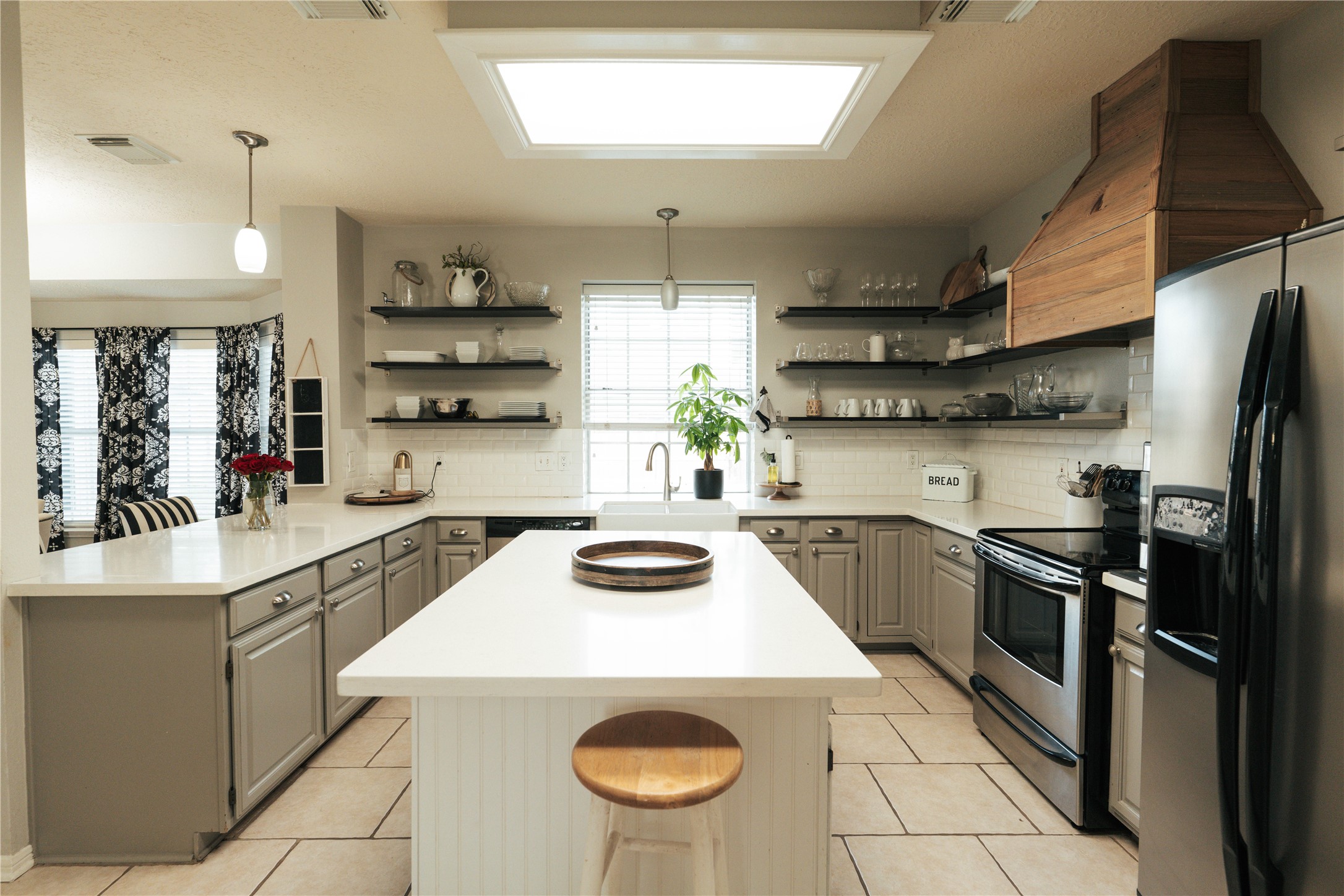 1910 N Mission Circle Property Photo 5