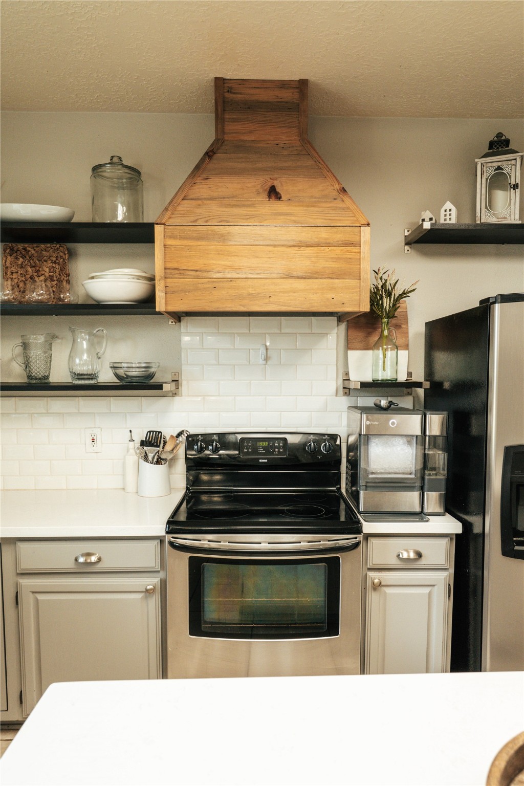 1910 N Mission Circle Property Photo 6