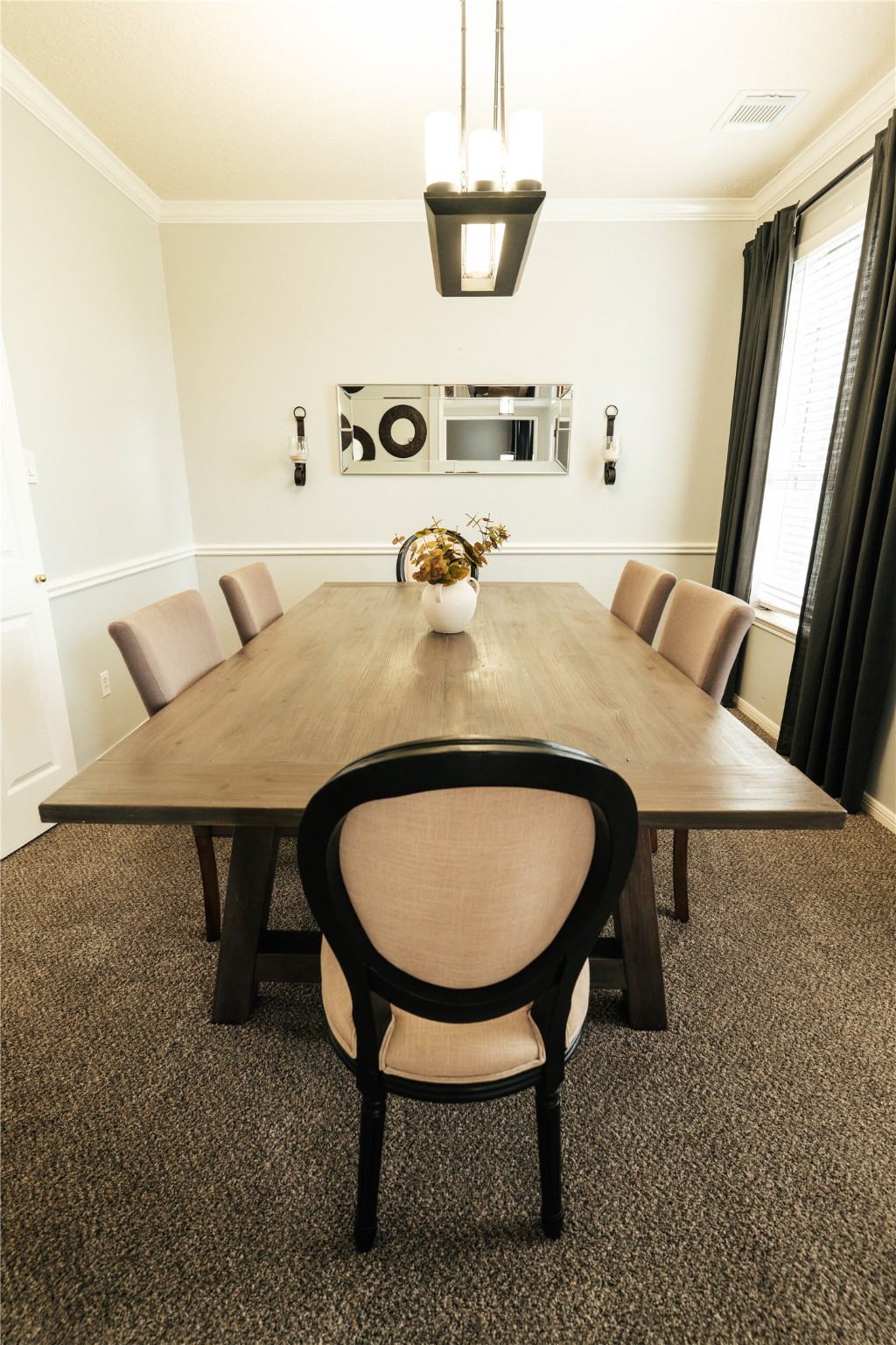 1910 N Mission Circle Property Photo 7