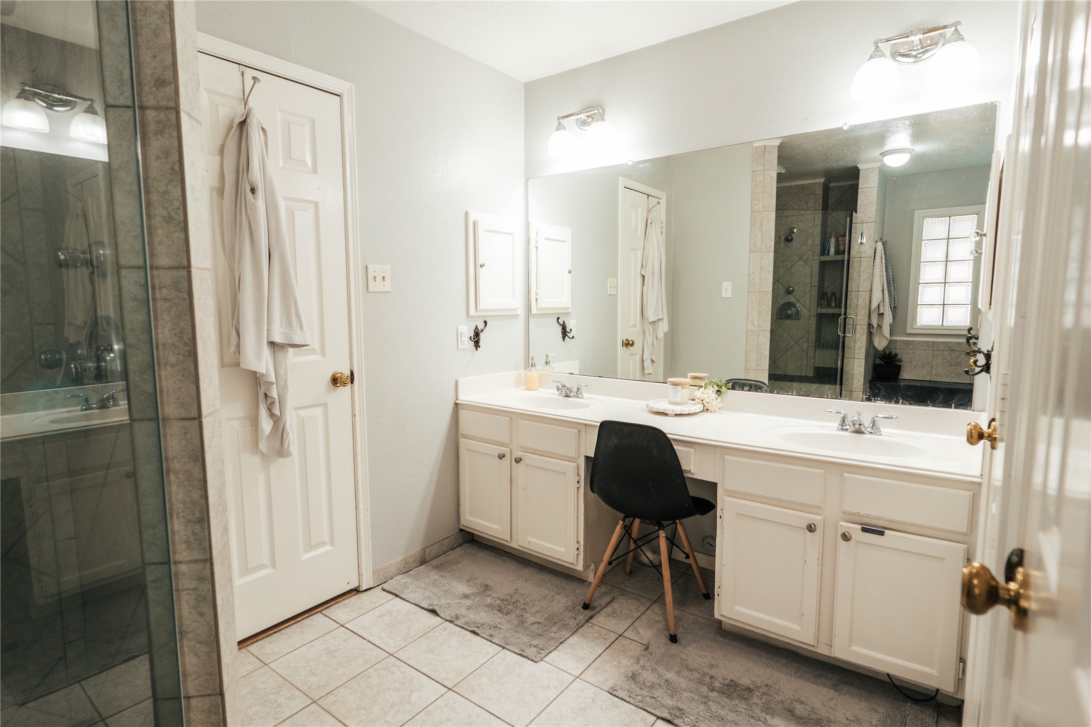 1910 N Mission Circle Property Photo 9