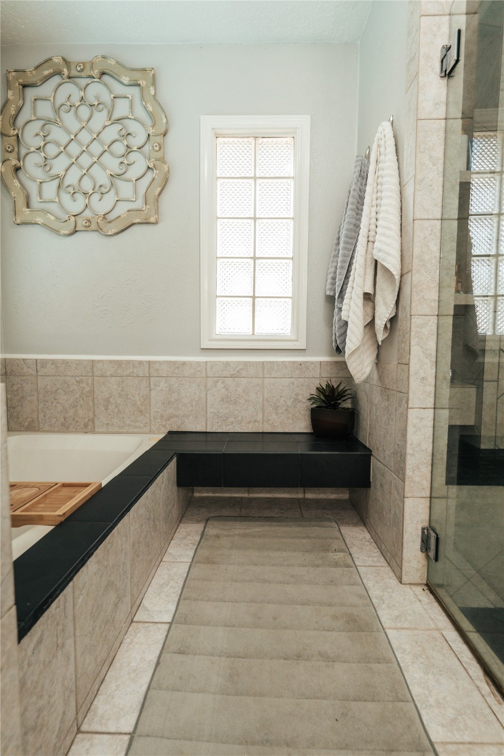 1910 N Mission Circle Property Photo 10