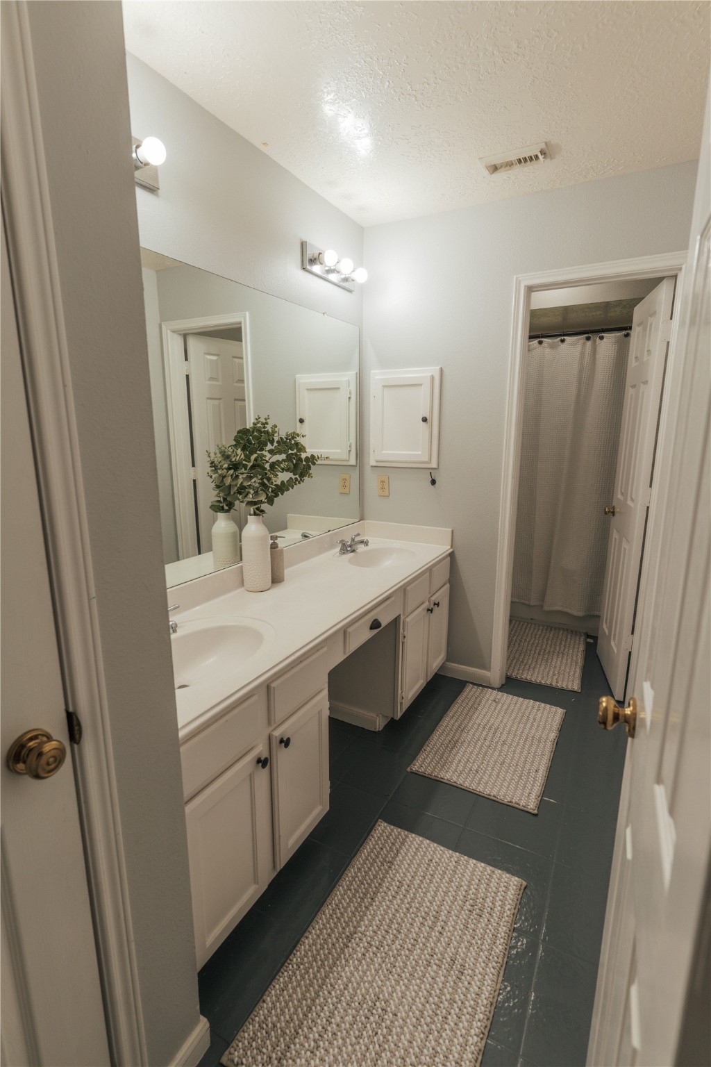 1910 N Mission Circle Property Photo 14