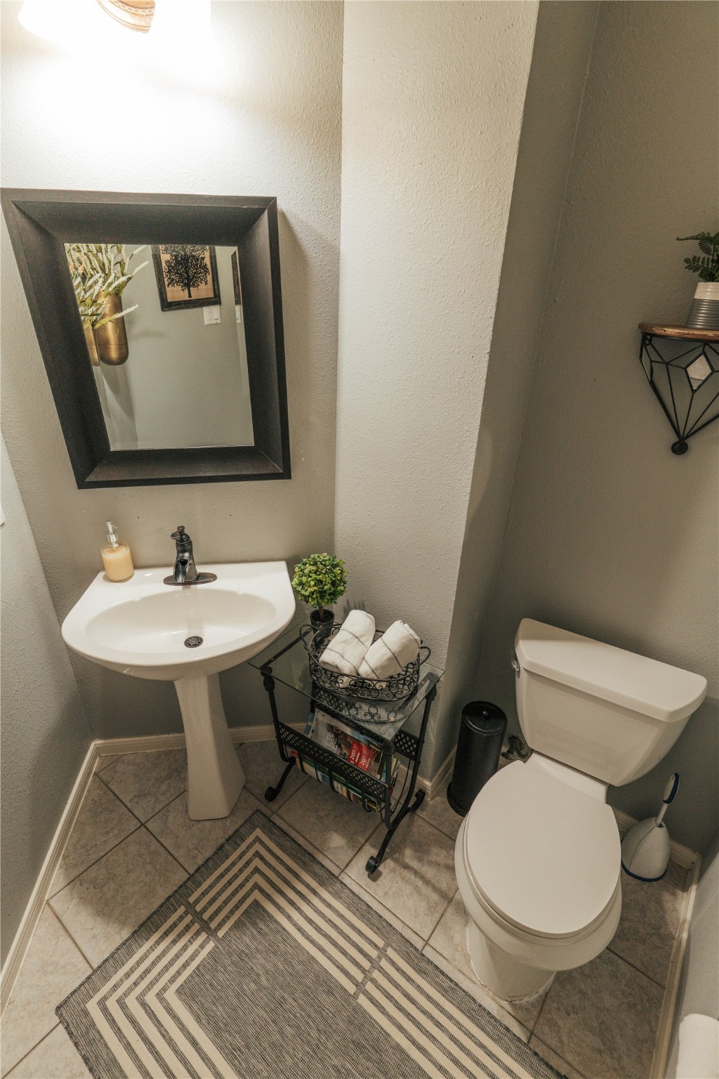 1910 N Mission Circle Property Photo 17