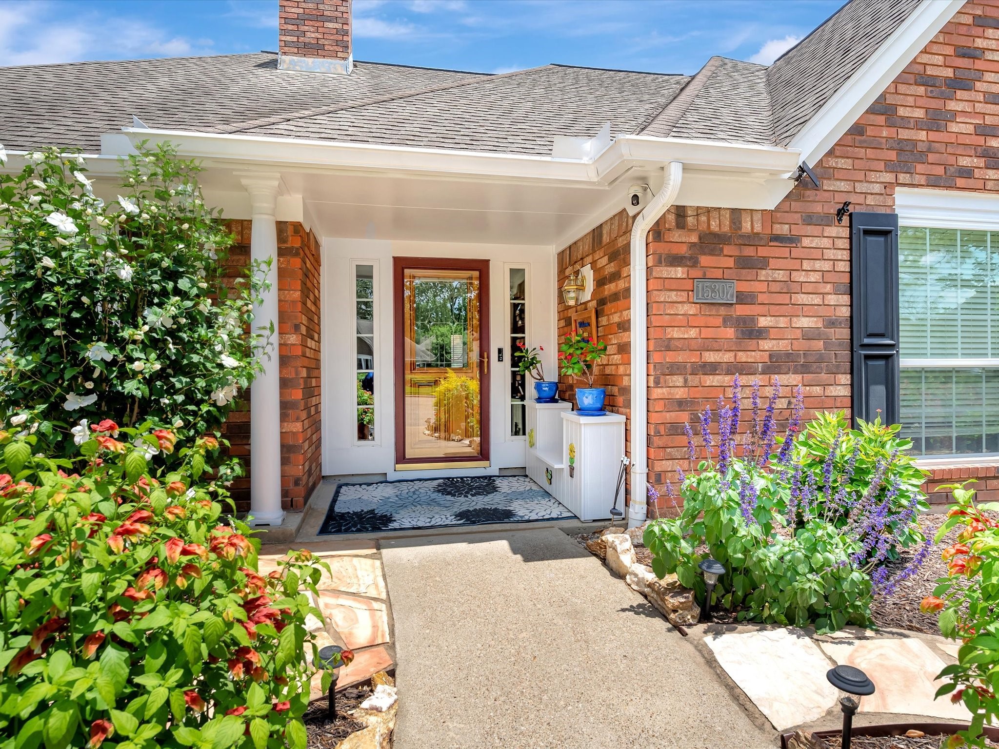 15307 Montwood Drive Property Photo 3