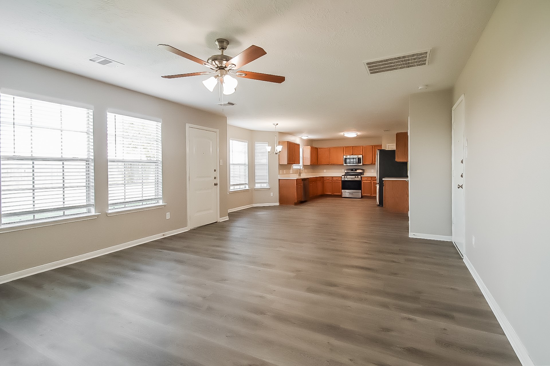 4805 E Parma Drive Property Photo 4