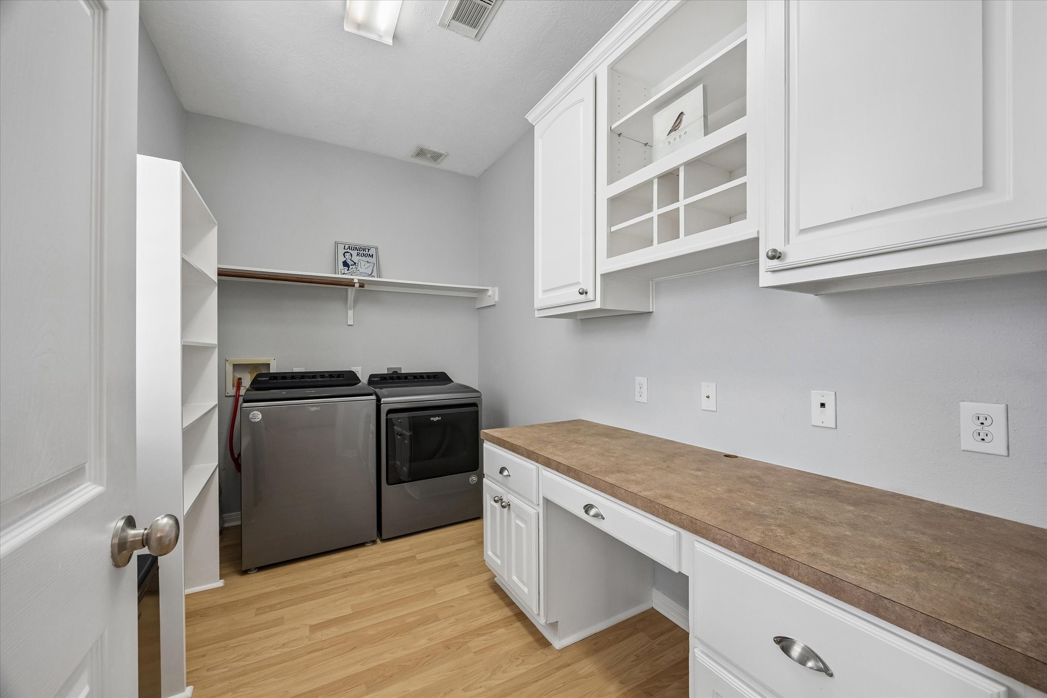607 Travis Street 9 Property Photo 10