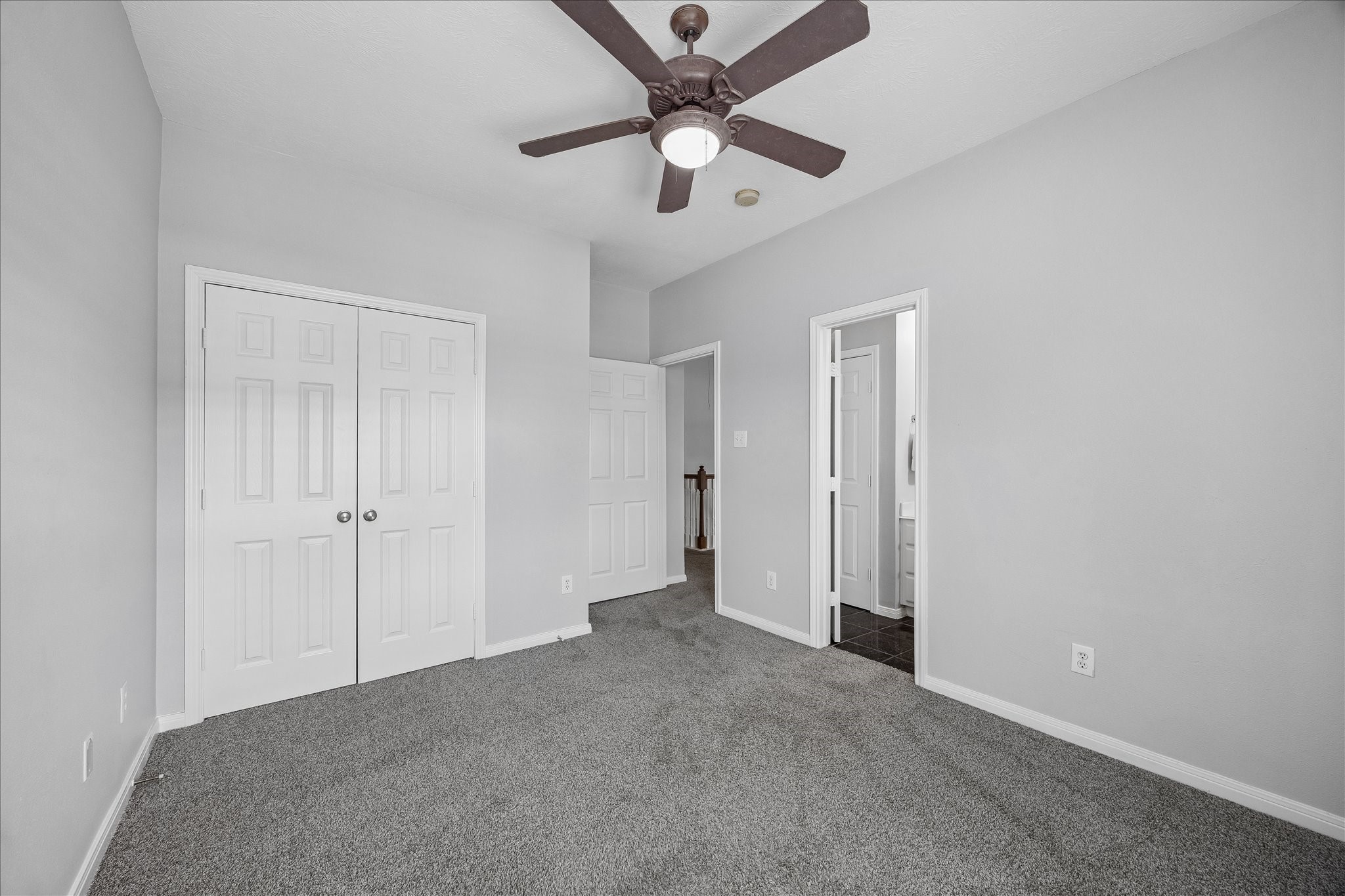 607 Travis Street 9 Property Photo 19