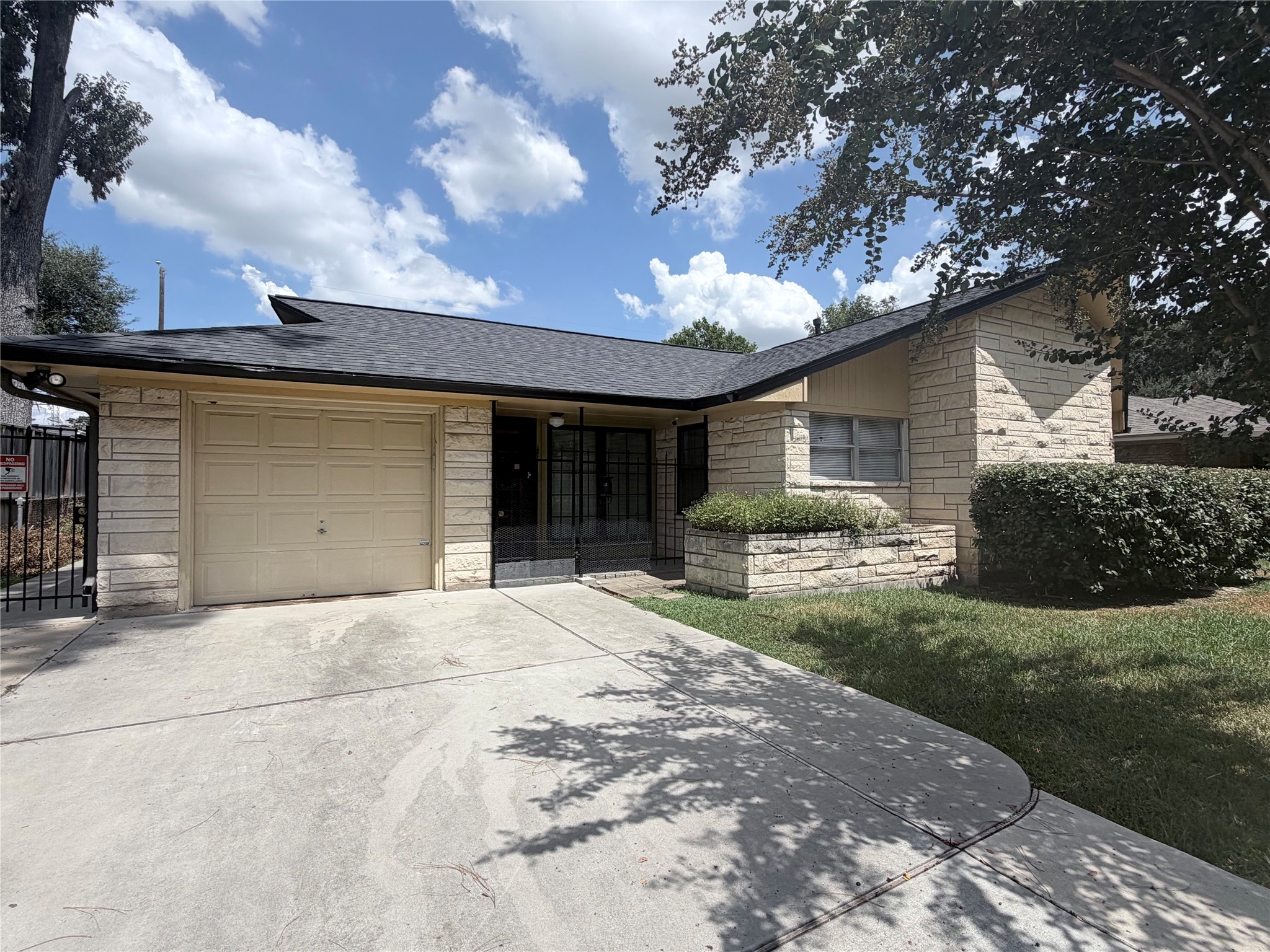 2102 Ansbury Drive Property Photo 1
