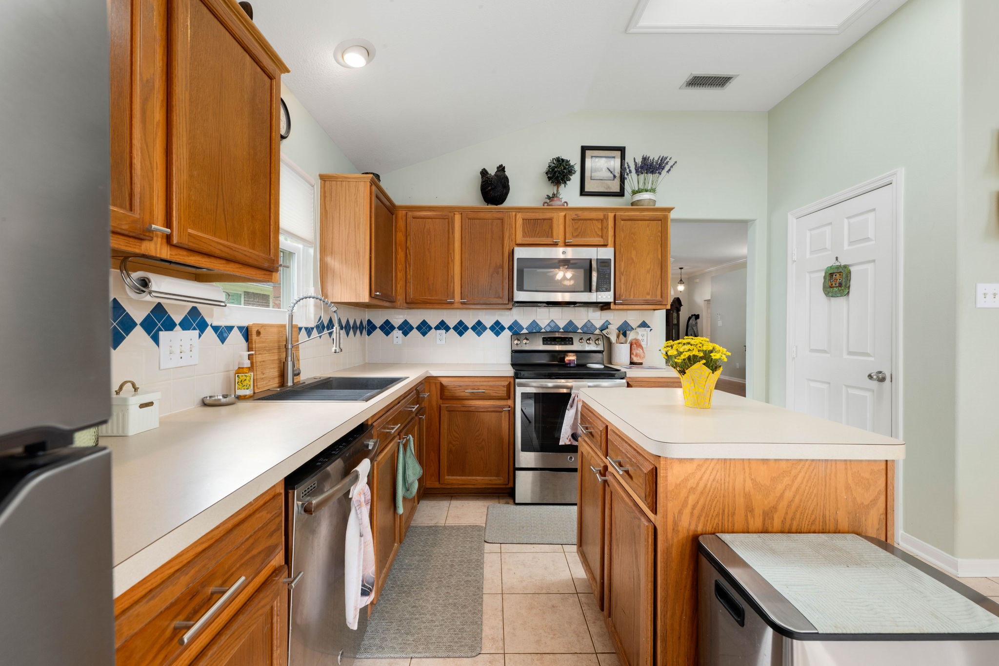 20711 Redbud Trail Property Photo 12