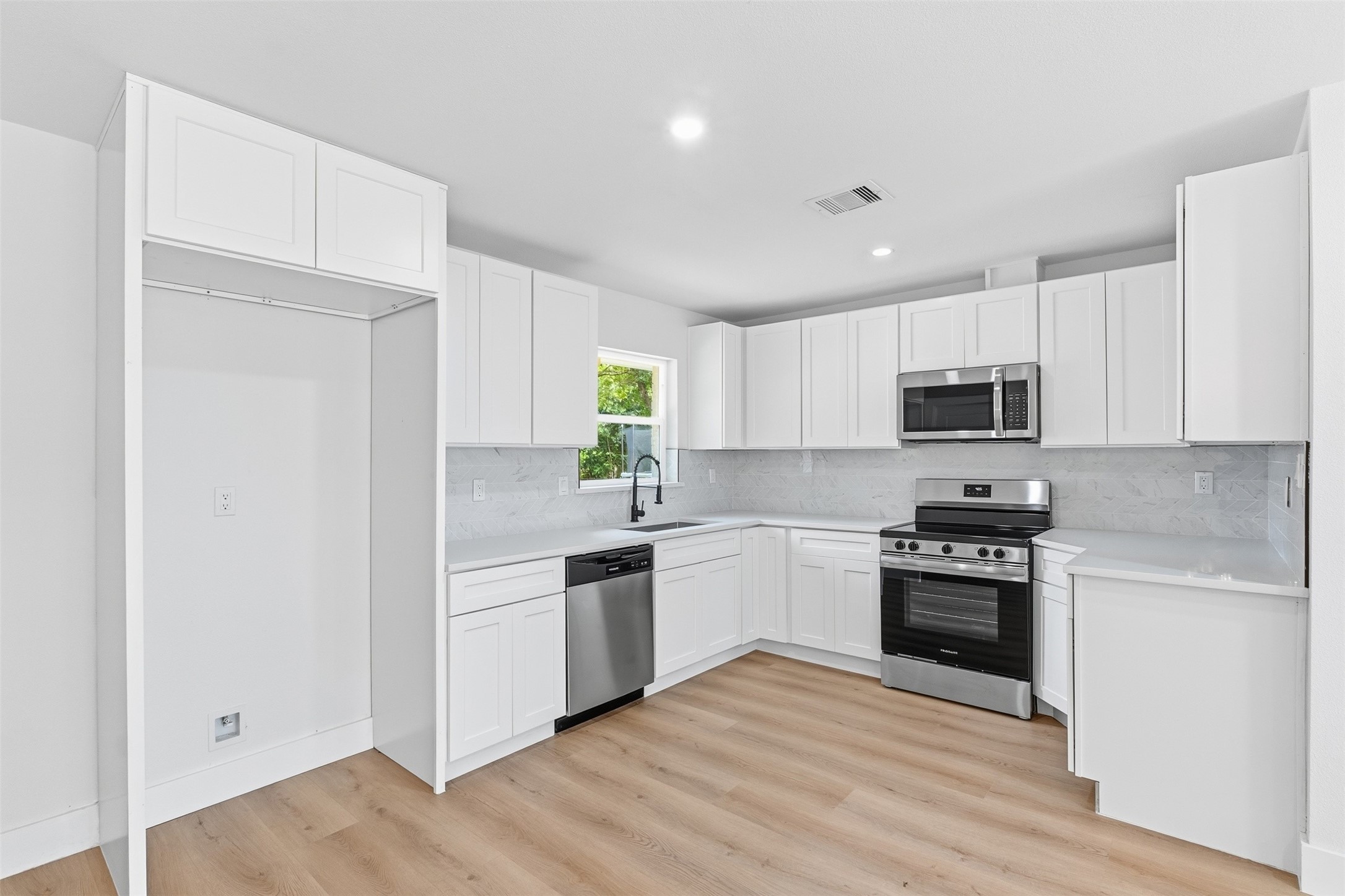 3017 Cedarcrest Drive Property Photo 11