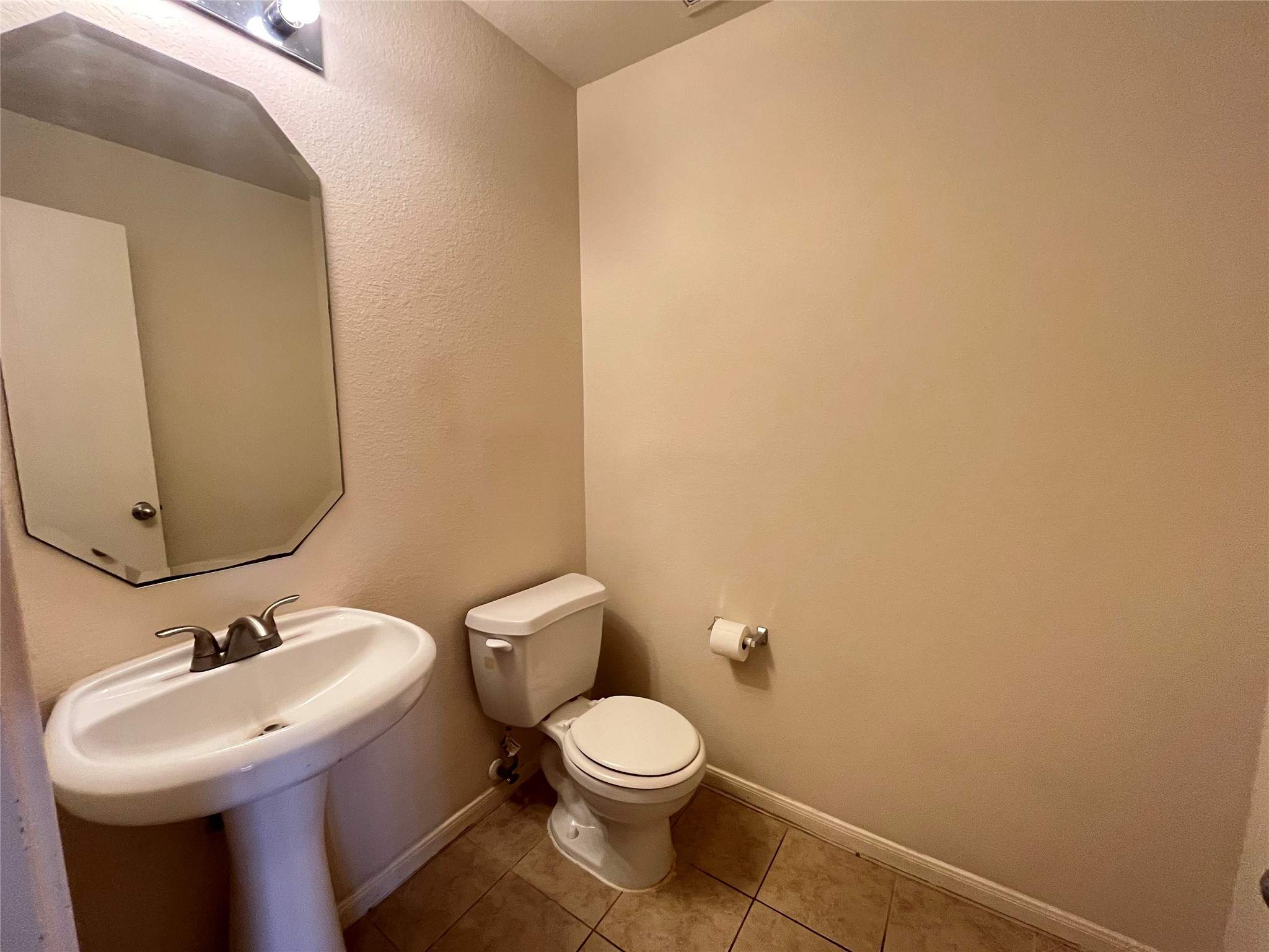3215 Legends Hill Court Property Photo 6
