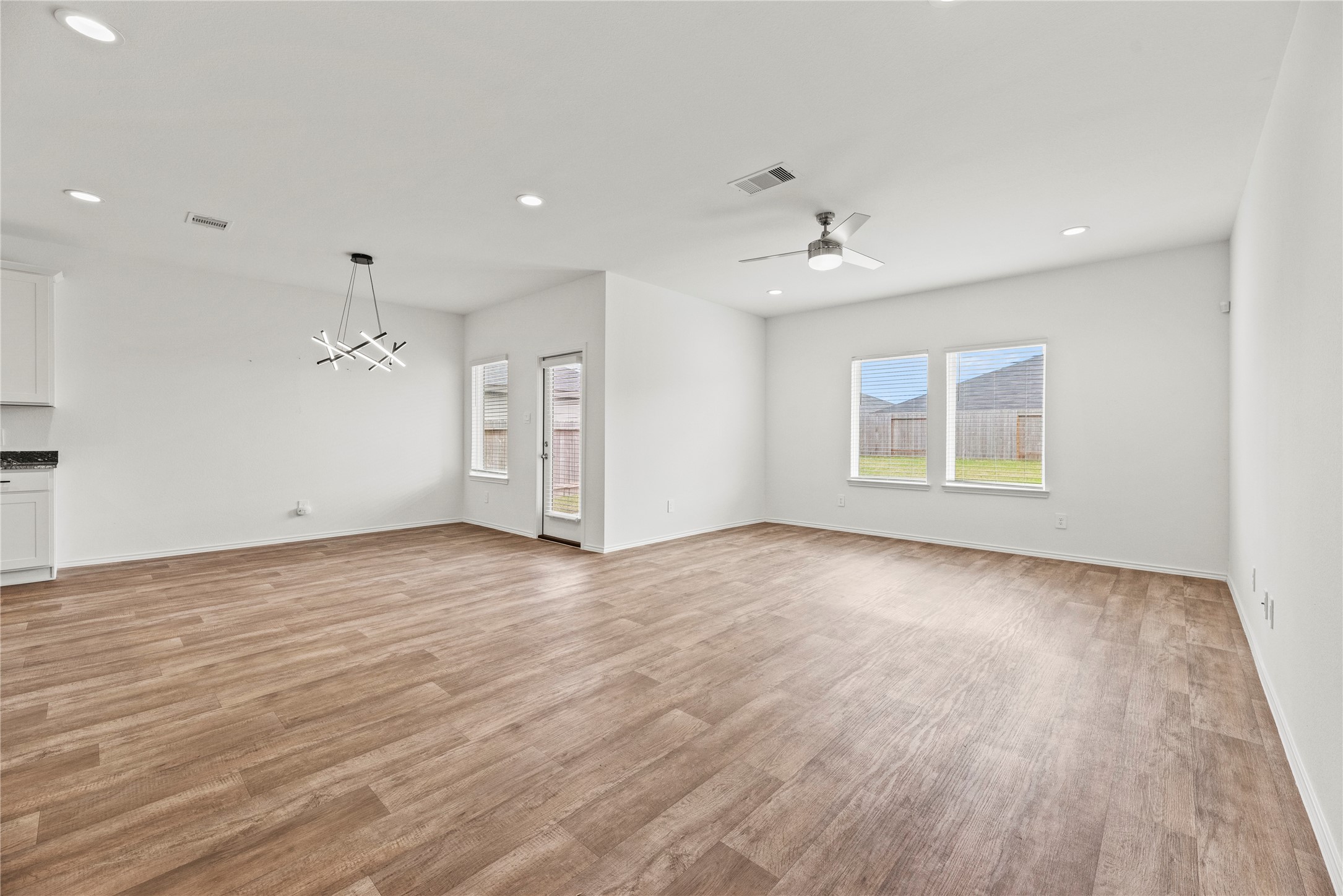 2815 Magnolia Blossom Lane Property Photo 4