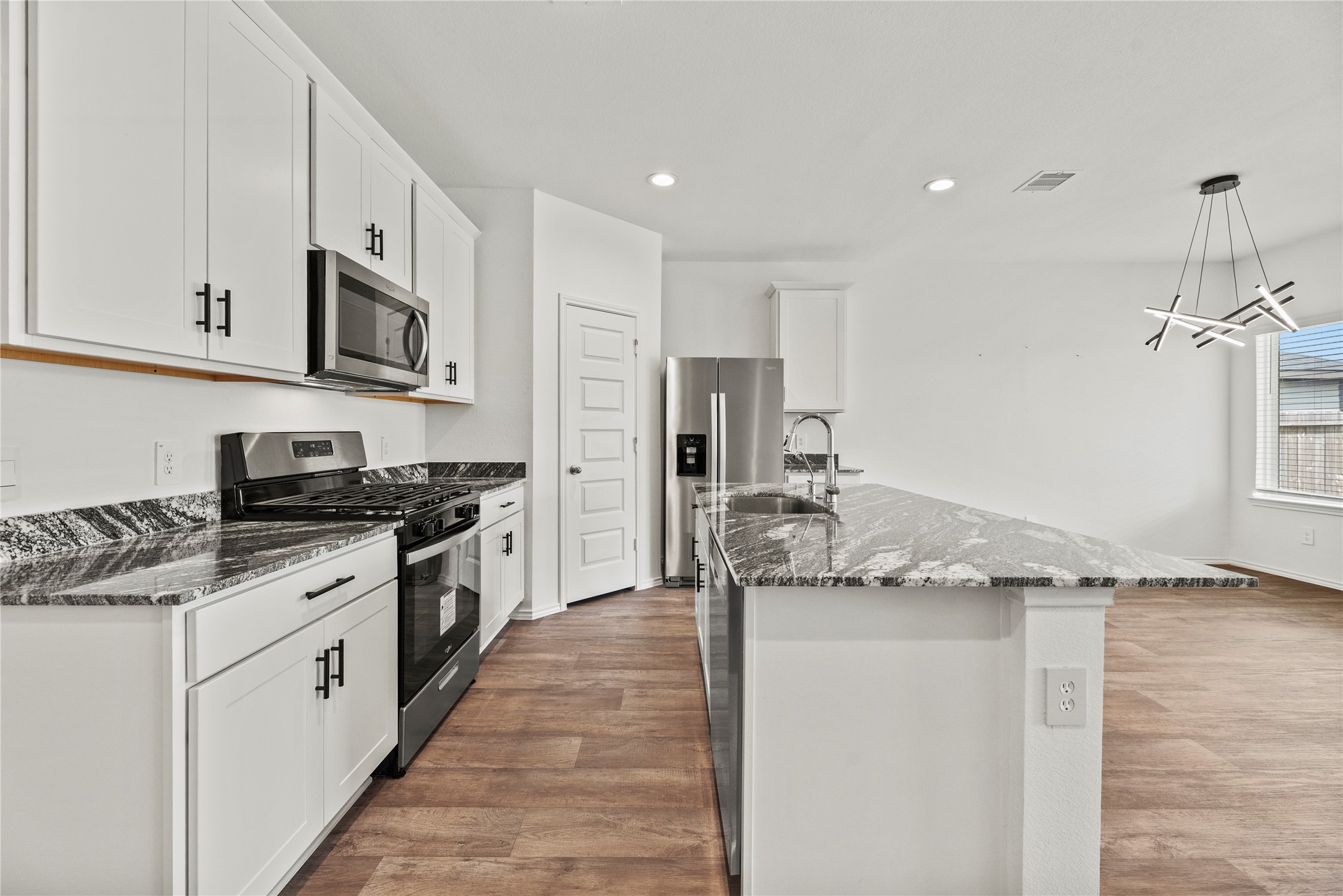 2815 Magnolia Blossom Lane Property Photo 6