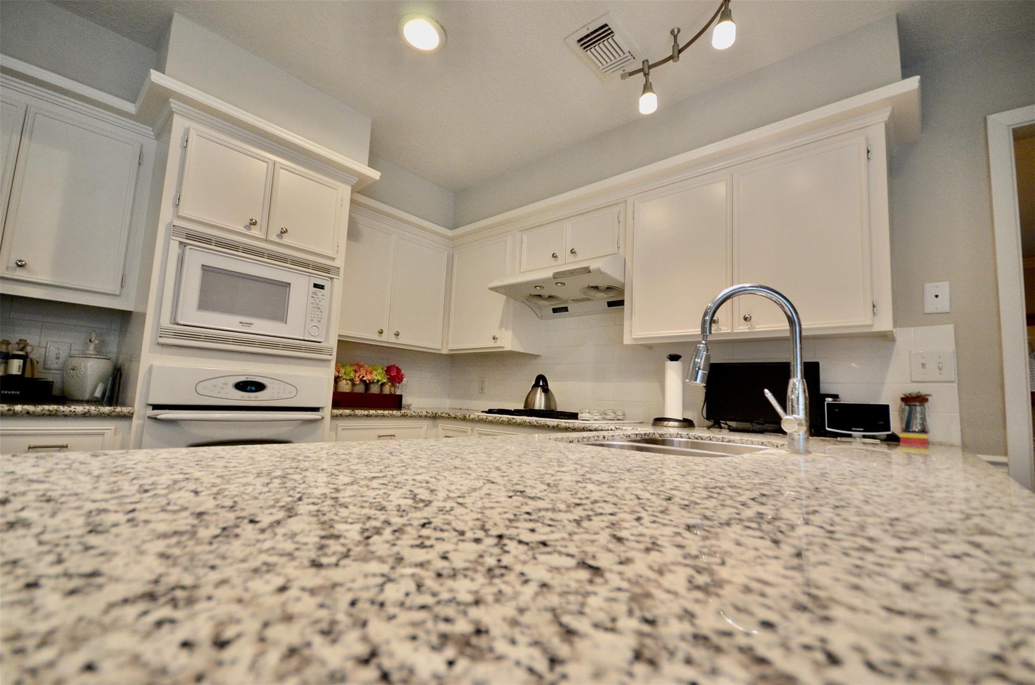 2923 Country Club Boulevard, Sugar Land Tx 77478 Property Photo 9