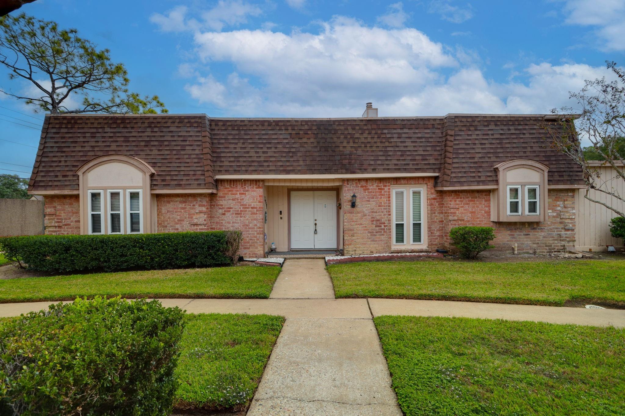 2912 Camelot Lane Property Photo 1